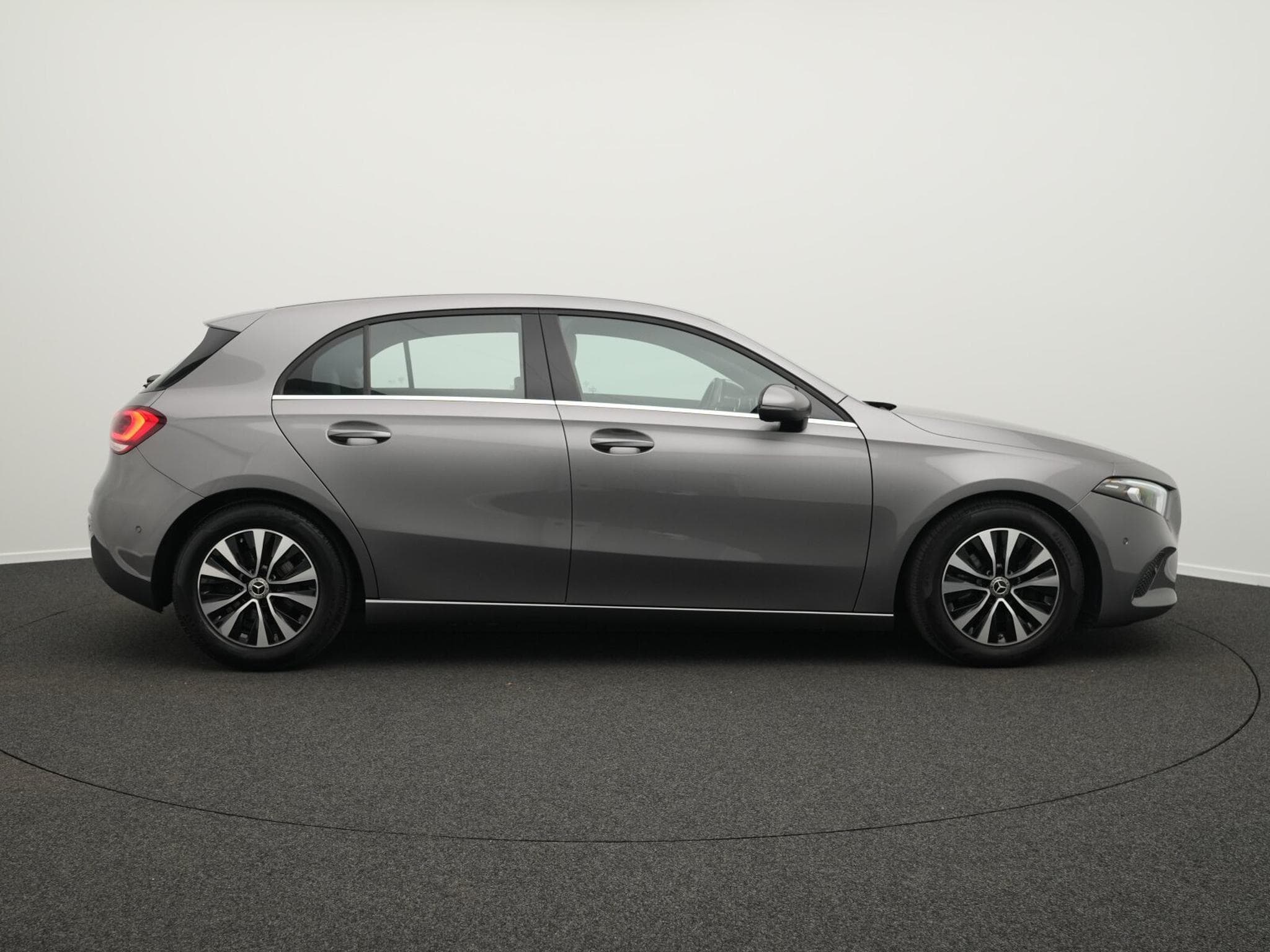 Mercedes A 180 LED+Kamera+MBUX (2022) - Foto 5