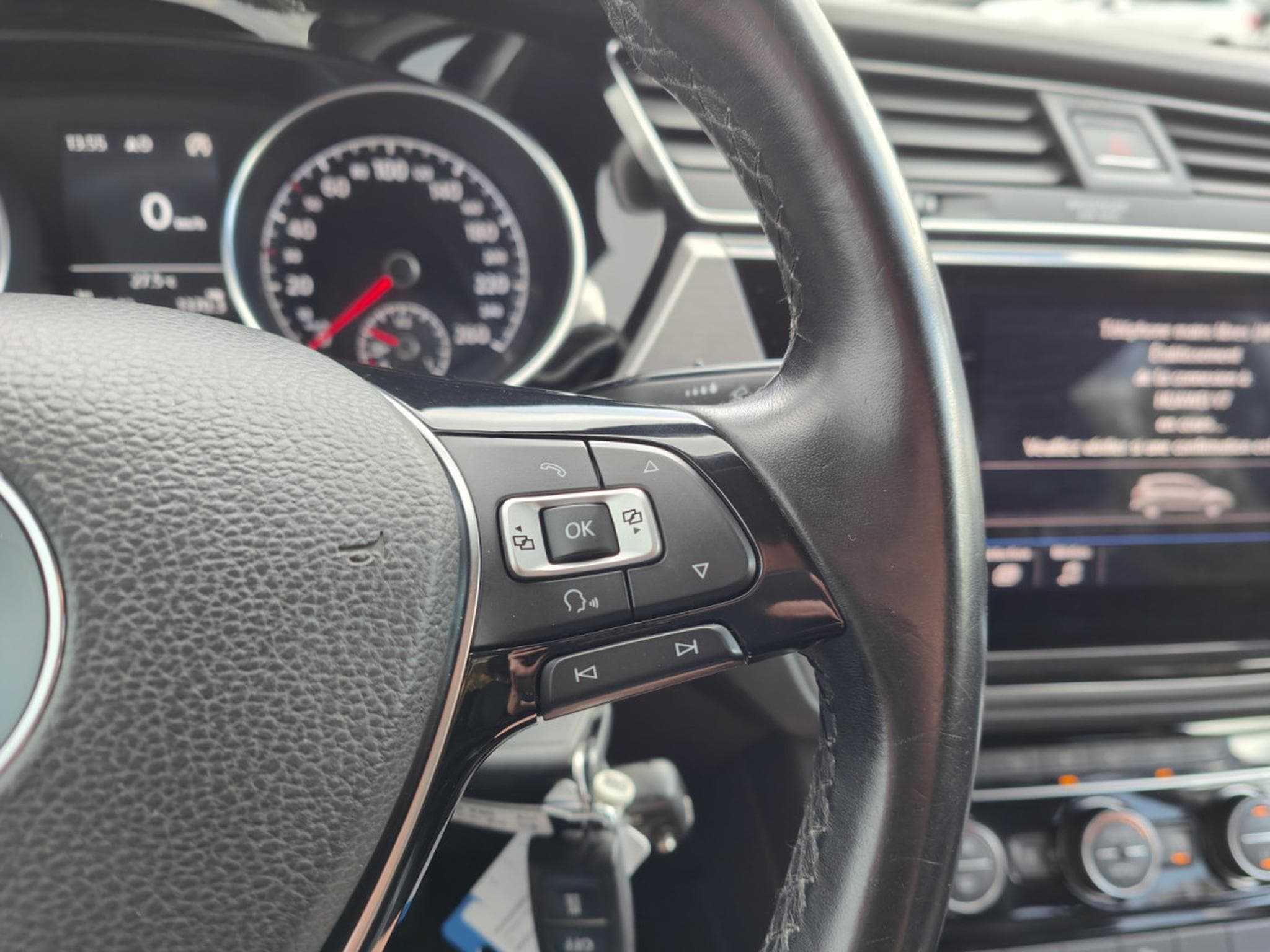 VW Touran 1.6 TDI HIGHLINE 7 PLACES GPS BLUETOOTH RADAR AV/ARR (2018) - Photo 19