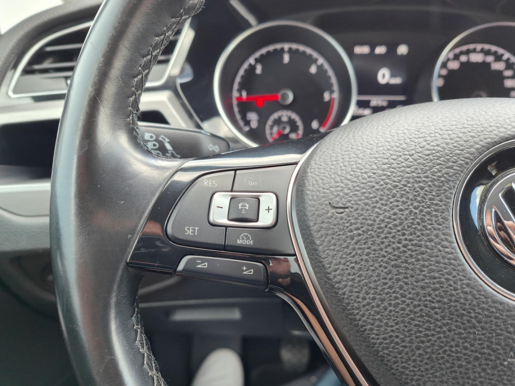 VW Touran 1.6 TDI HIGHLINE 7 PLACES GPS BLUETOOTH RADAR AV/ARR (2018) - Photo 20