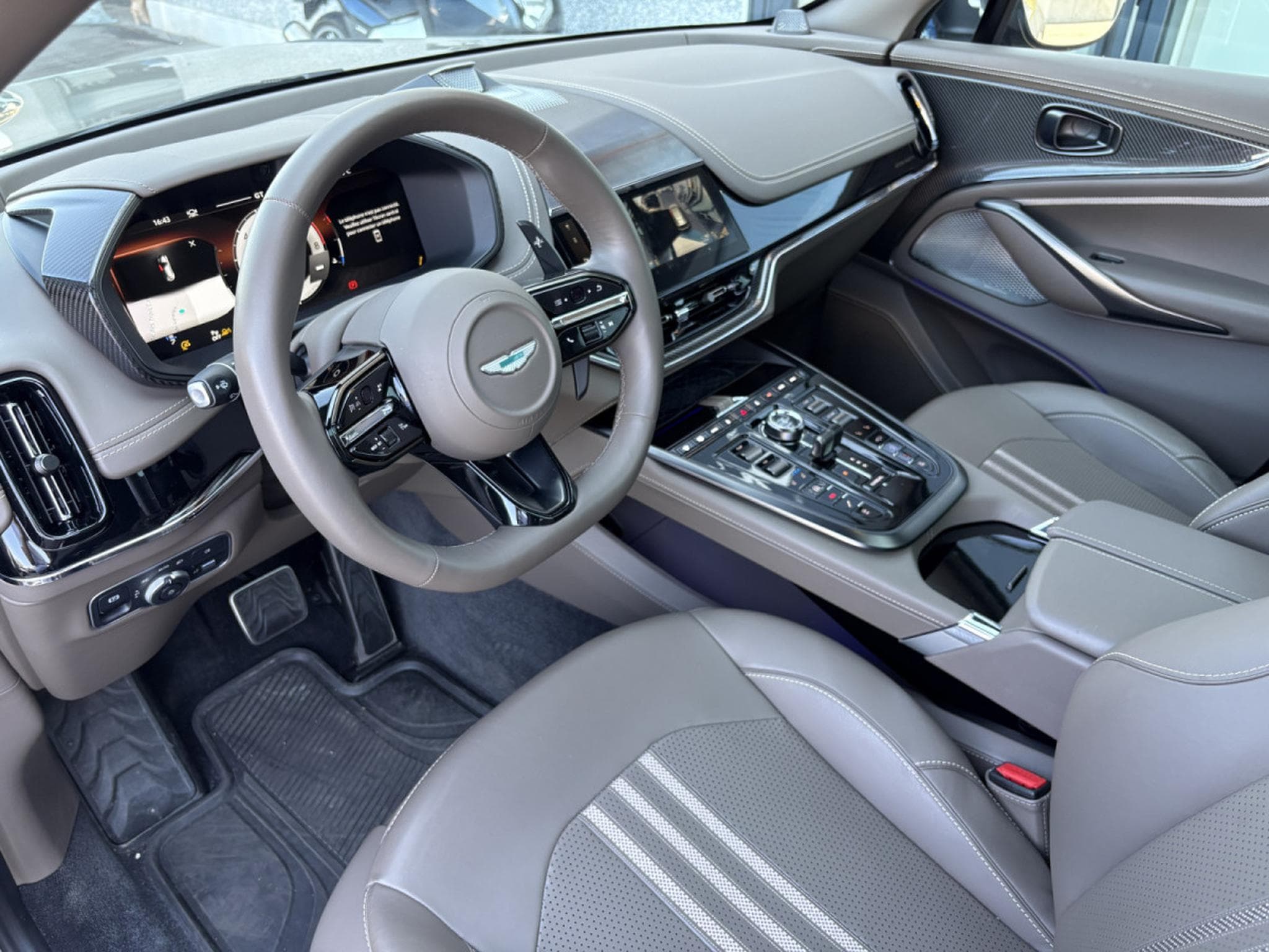 Aston-Martin DBX ASTON MARTIN DBX707 °FACELIFT° 4.0 V8 BITURBO – FULL CARBON (2025) - Photo 16