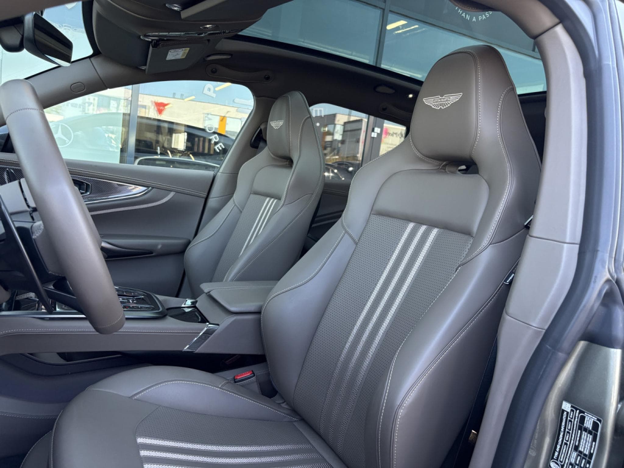 Aston-Martin DBX ASTON MARTIN DBX707 °FACELIFT° 4.0 V8 BITURBO – FULL CARBON (2025) - Photo 18