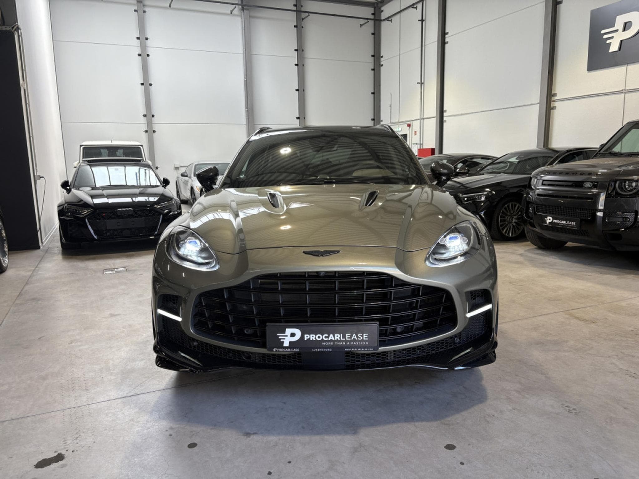 Aston-Martin DBX ASTON MARTIN DBX707 °FACELIFT° 4.0 V8 BITURBO – FULL CARBON (2025) - Photo 2