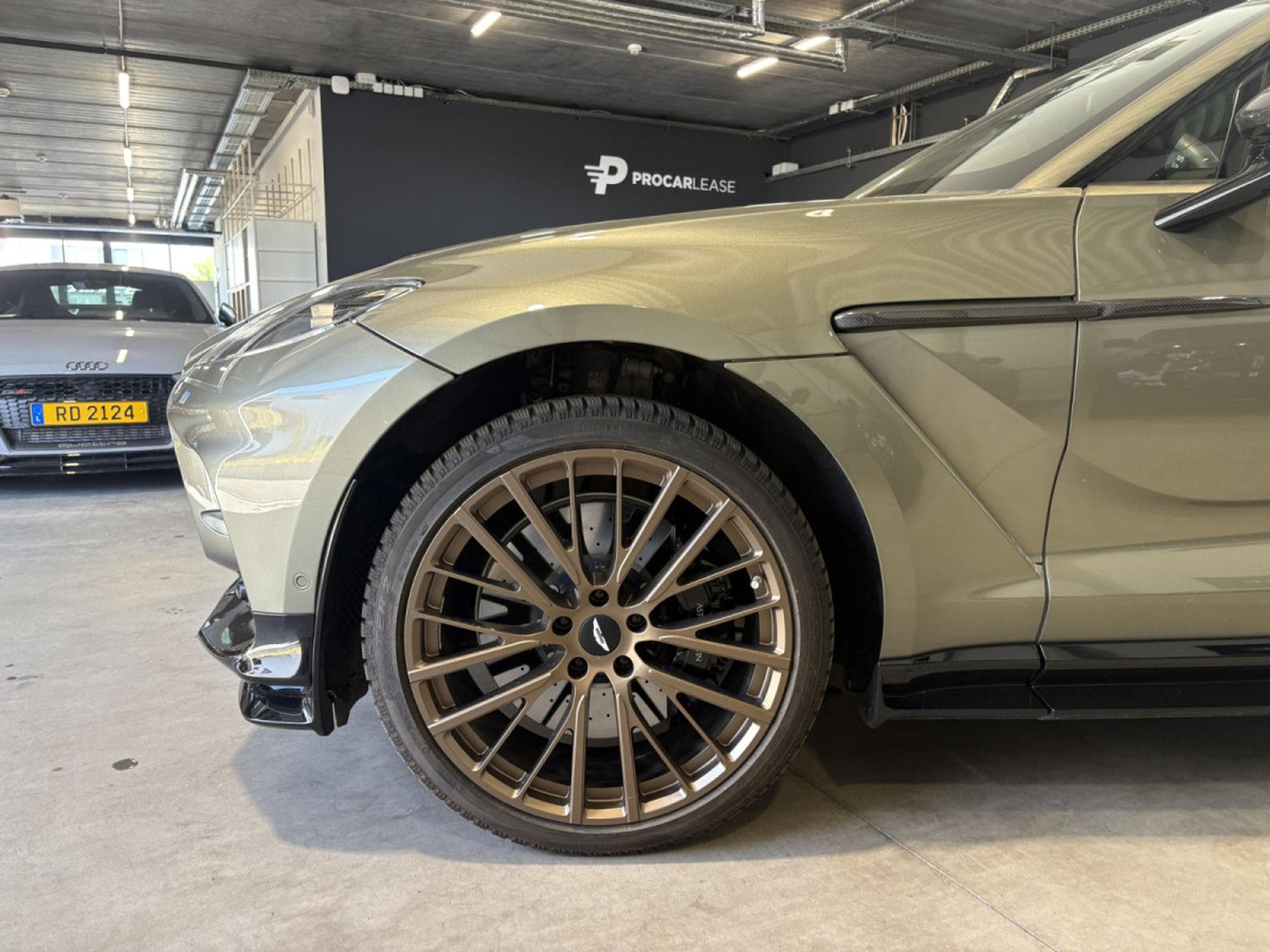 Aston-Martin DBX ASTON MARTIN DBX707 °FACELIFT° 4.0 V8 BITURBO – FULL CARBON (2025) - Photo 3