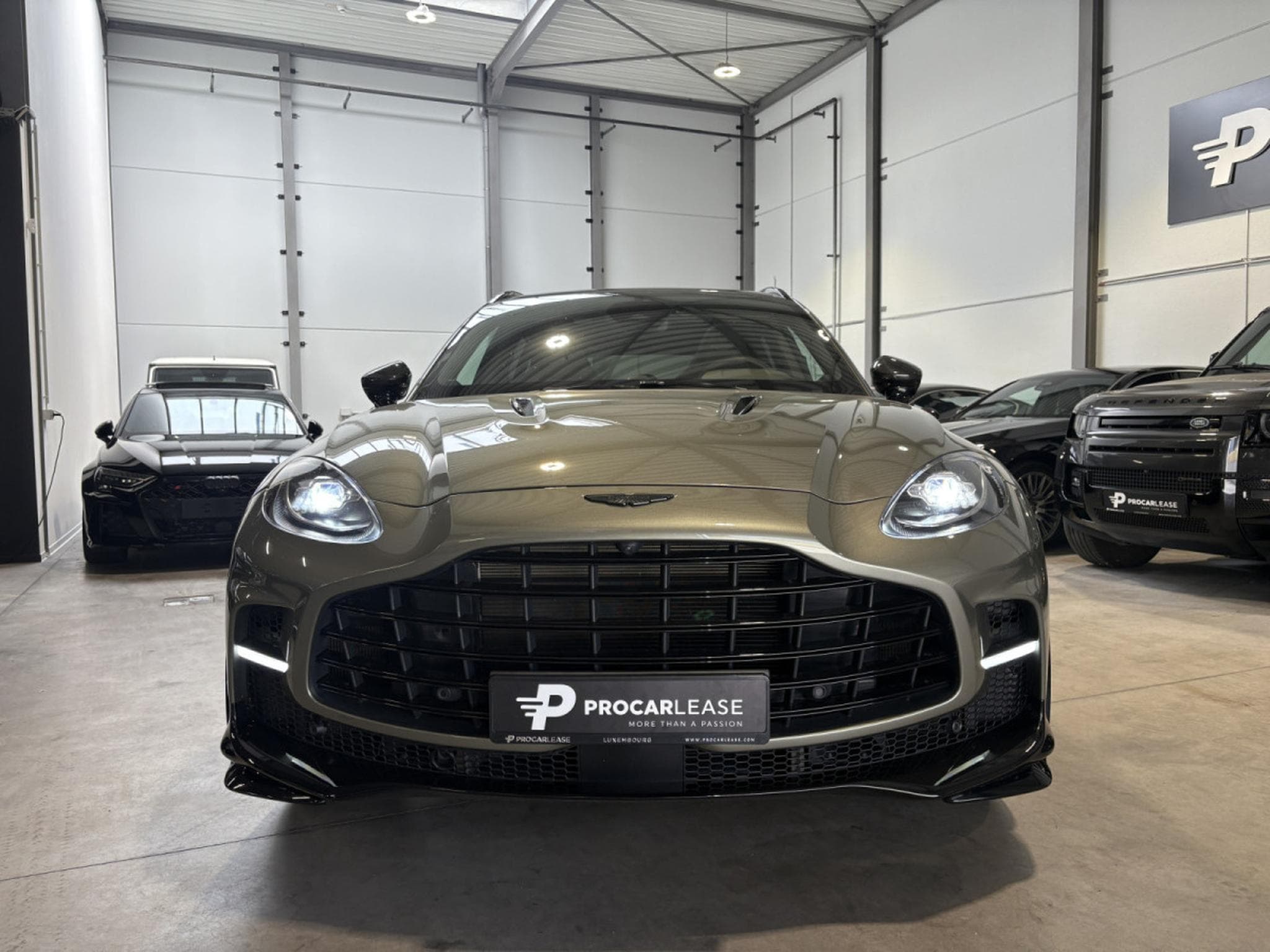 Aston-Martin DBX ASTON MARTIN DBX707 °FACELIFT° 4.0 V8 BITURBO – FULL CARBON (2025) - Photo 4