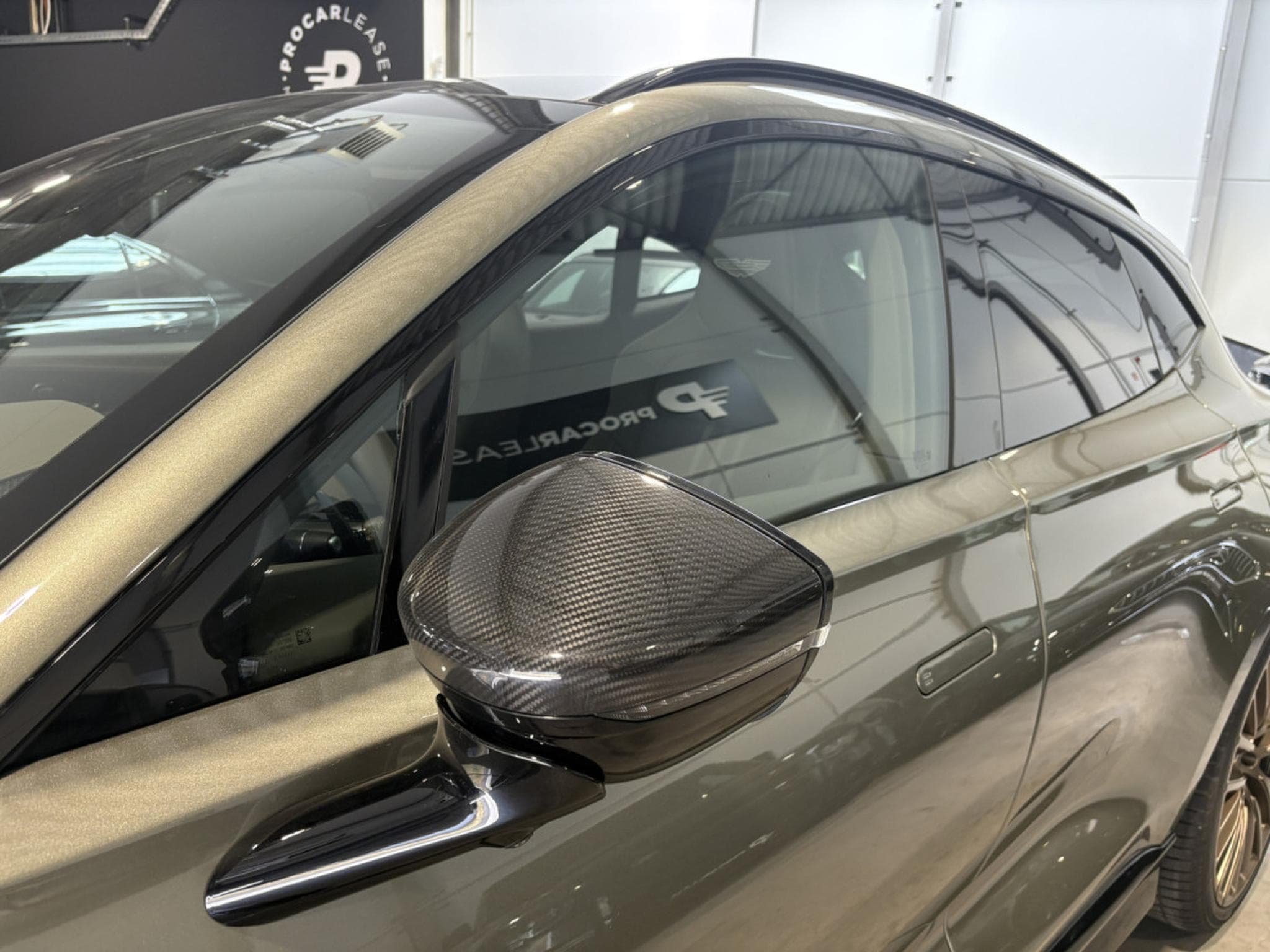 Aston-Martin DBX ASTON MARTIN DBX707 °FACELIFT° 4.0 V8 BITURBO – FULL CARBON (2025) - Photo 6