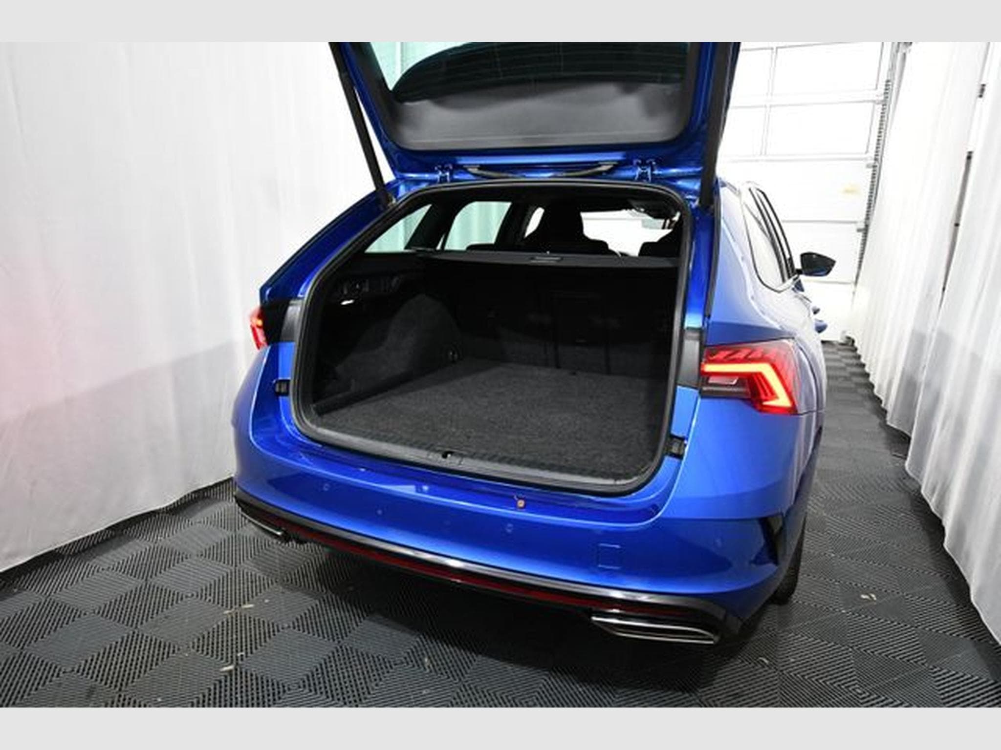 Skoda Octavia Octavia Combi RS iV PHEV, Navi, Park A., ACC (2020) - Photo 4
