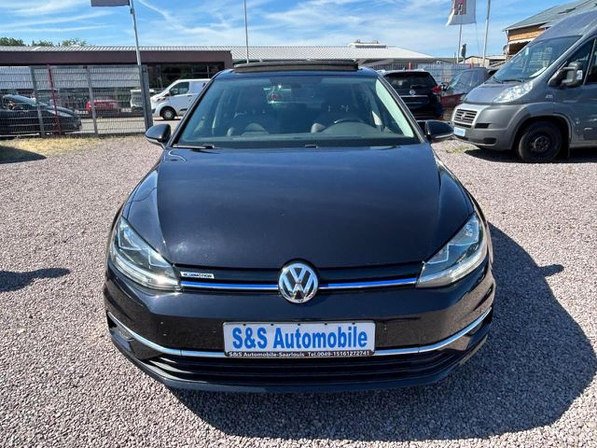 VW Golf Golf VII Lim. BlueMotion TGI *Navi*Panorama*Kam (2018) - Photo 2