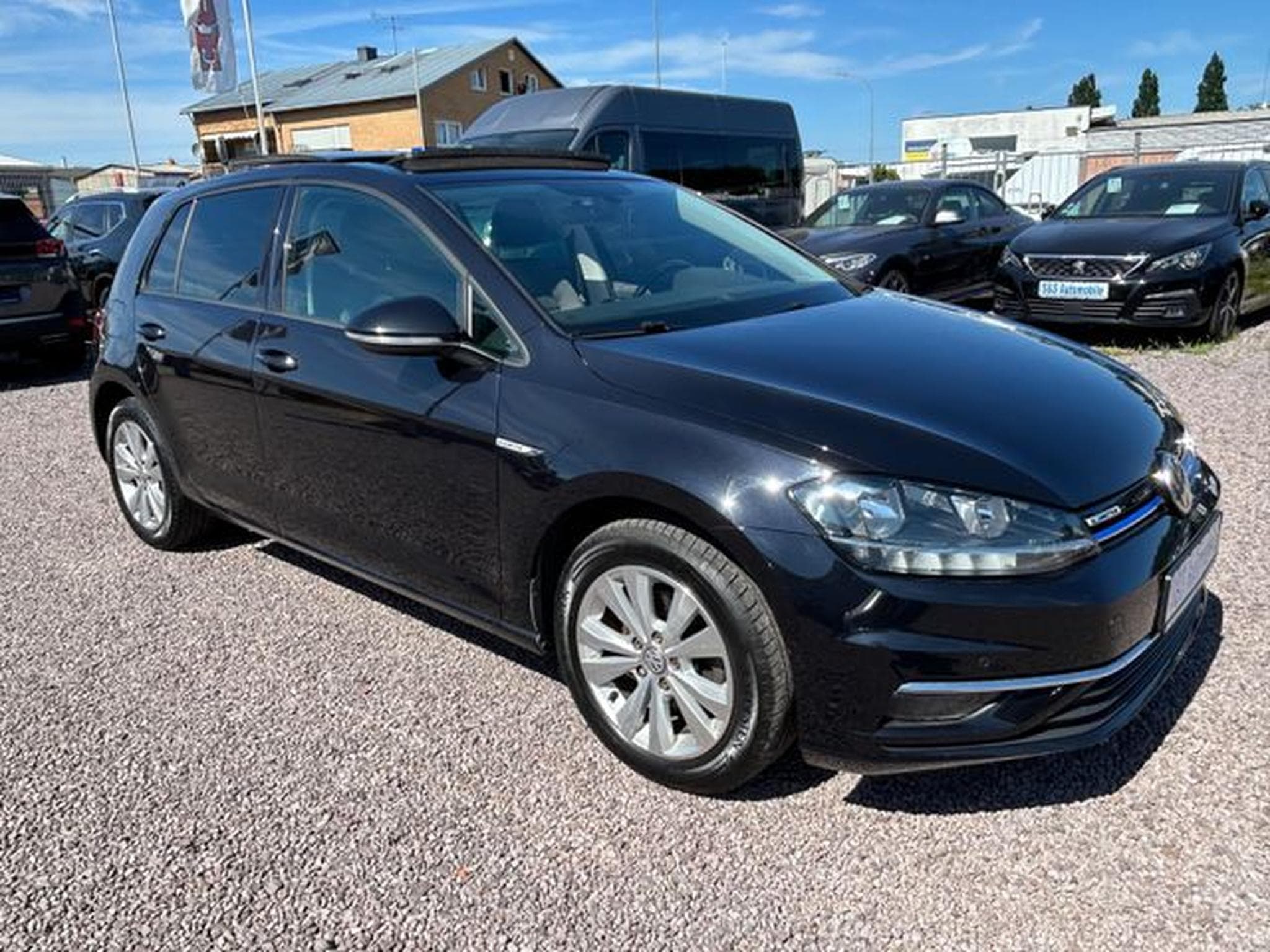 VW Golf Golf VII Lim. BlueMotion TGI *Navi*Panorama*Kam (2018) - Photo 3
