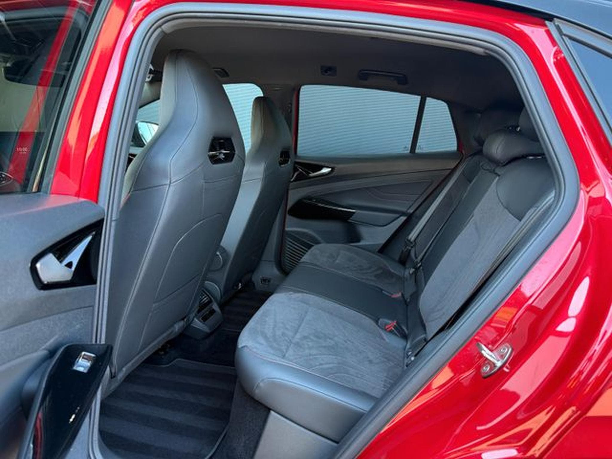 VW ID.5 ID.5 GTX 220 kW 4Motion AHKe IQ 360° Massage (2023) - Photo 12