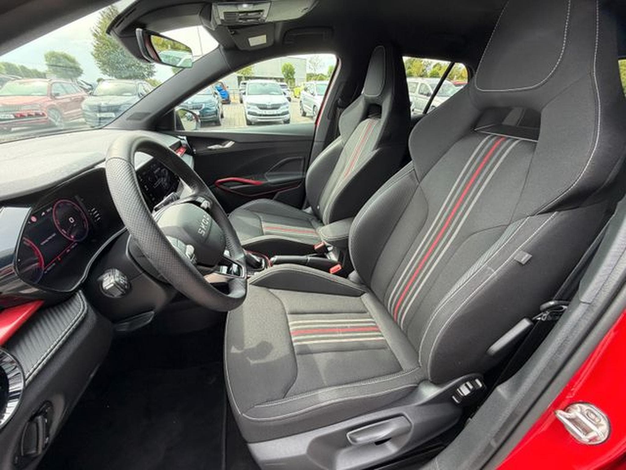 Skoda Fabia Fabia 1,5TSi DSG MonteCarlo Navi Pano Matrix Key (2025) - Photo 9