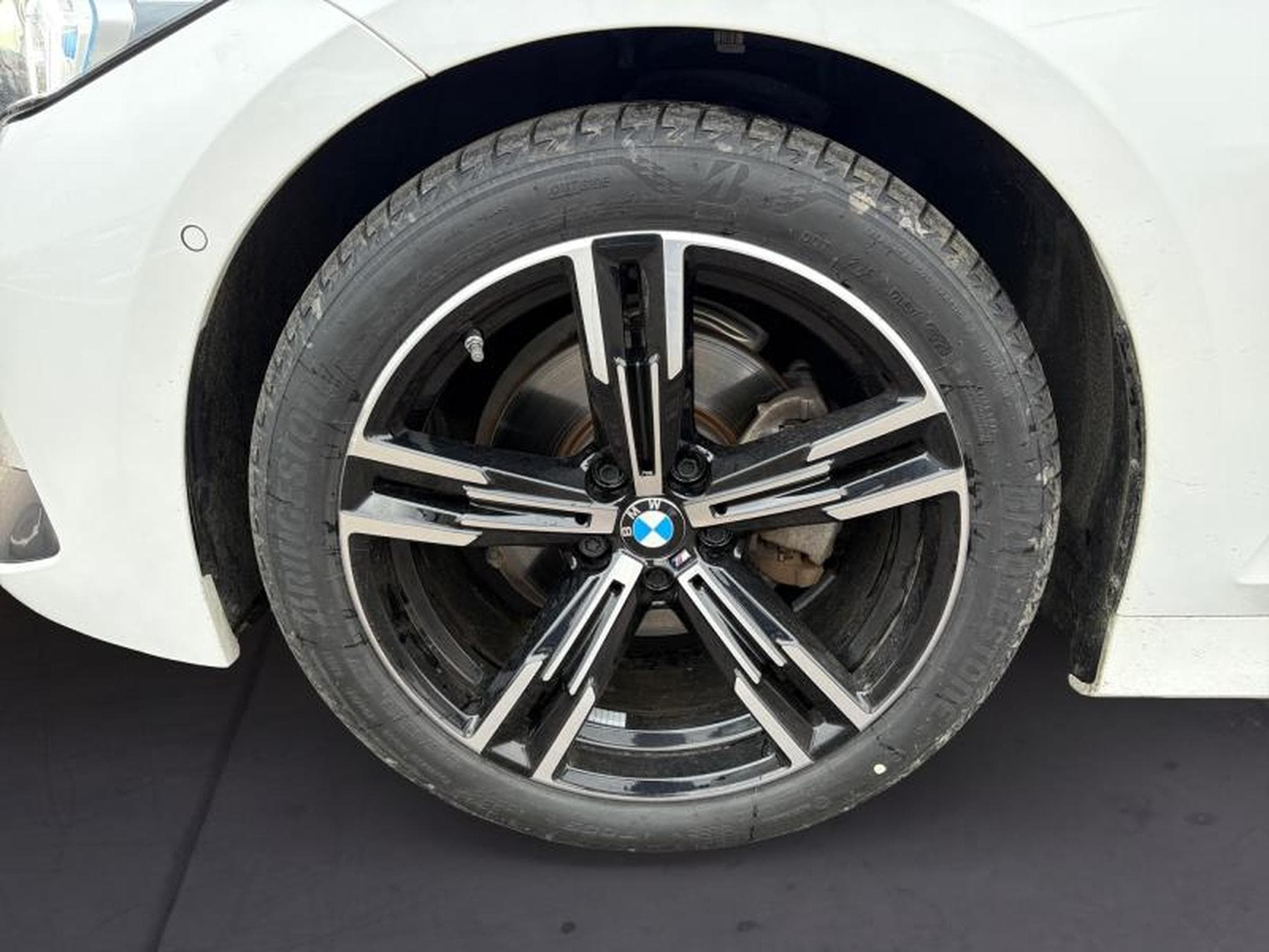BMW 320 320d xDrive Touring Kit M Sport (2023) - Foto 8