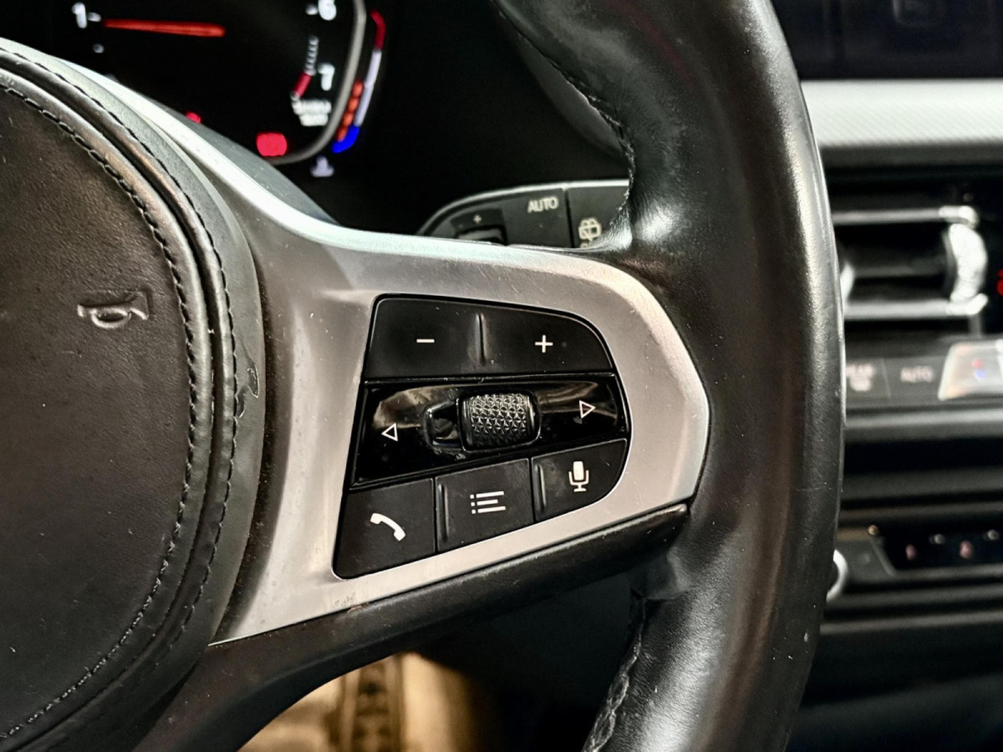 BMW 118 SERIE 1 118I M-SPORT AUTO 140 CV **ATTELAGE** (2019) - Photo 13