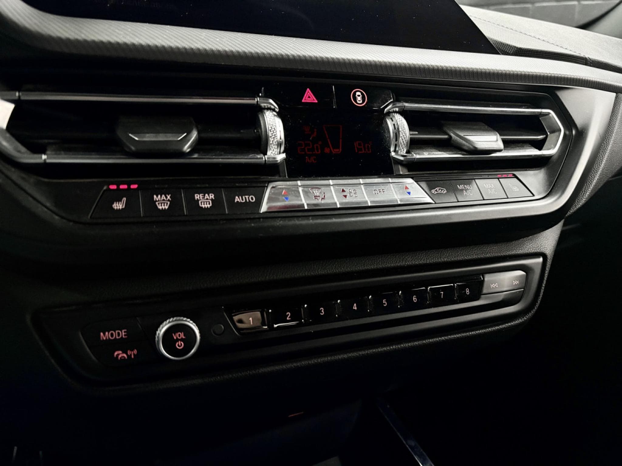 BMW 118 SERIE 1 118I M-SPORT AUTO 140 CV **ATTELAGE** (2019) - Photo 16