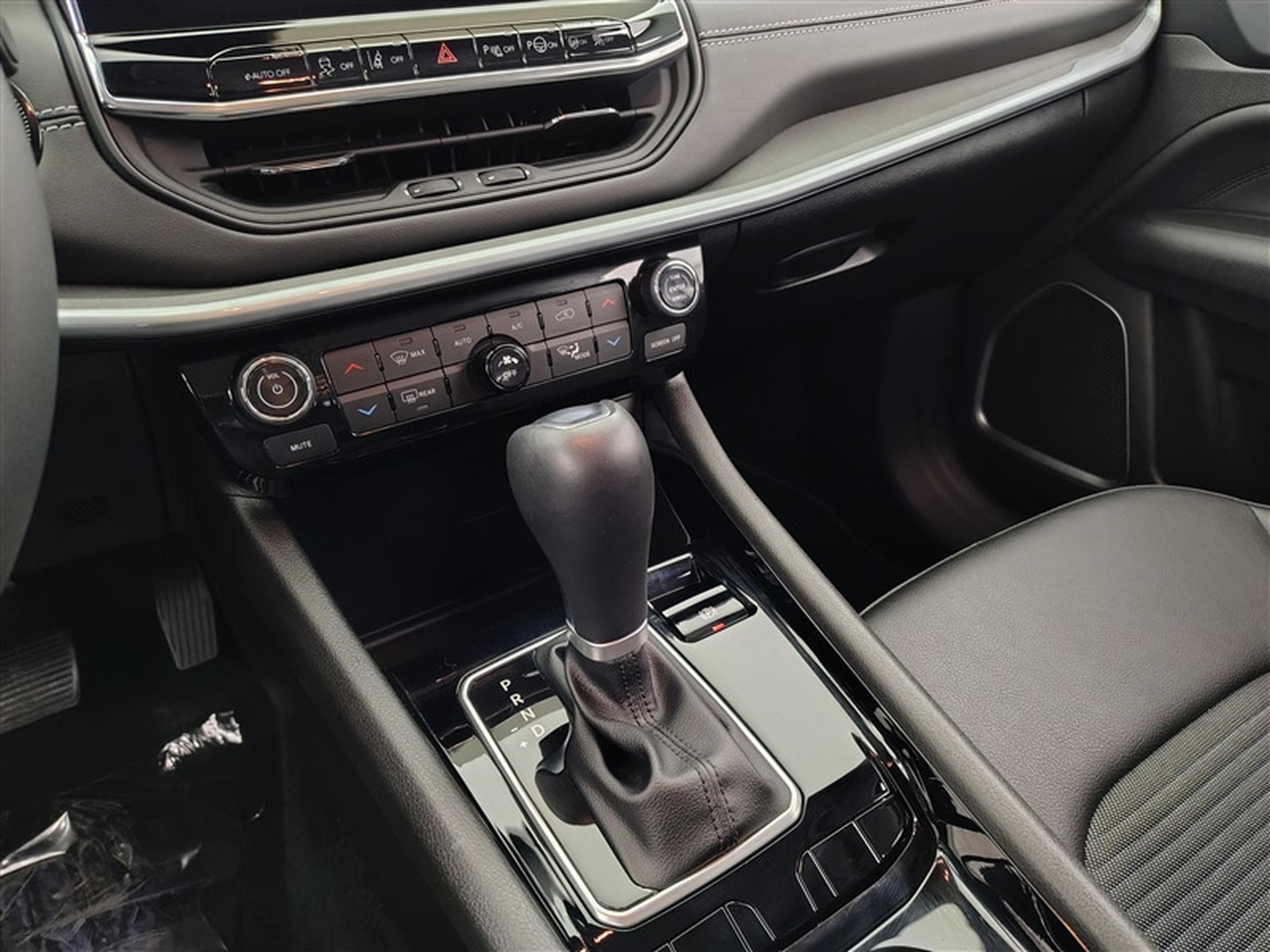 Jeep Compass 1.5 Turbo MHEV Altitude DCT  S-CUIR / CARPLAY / CAMERA (2025) - Photo 12