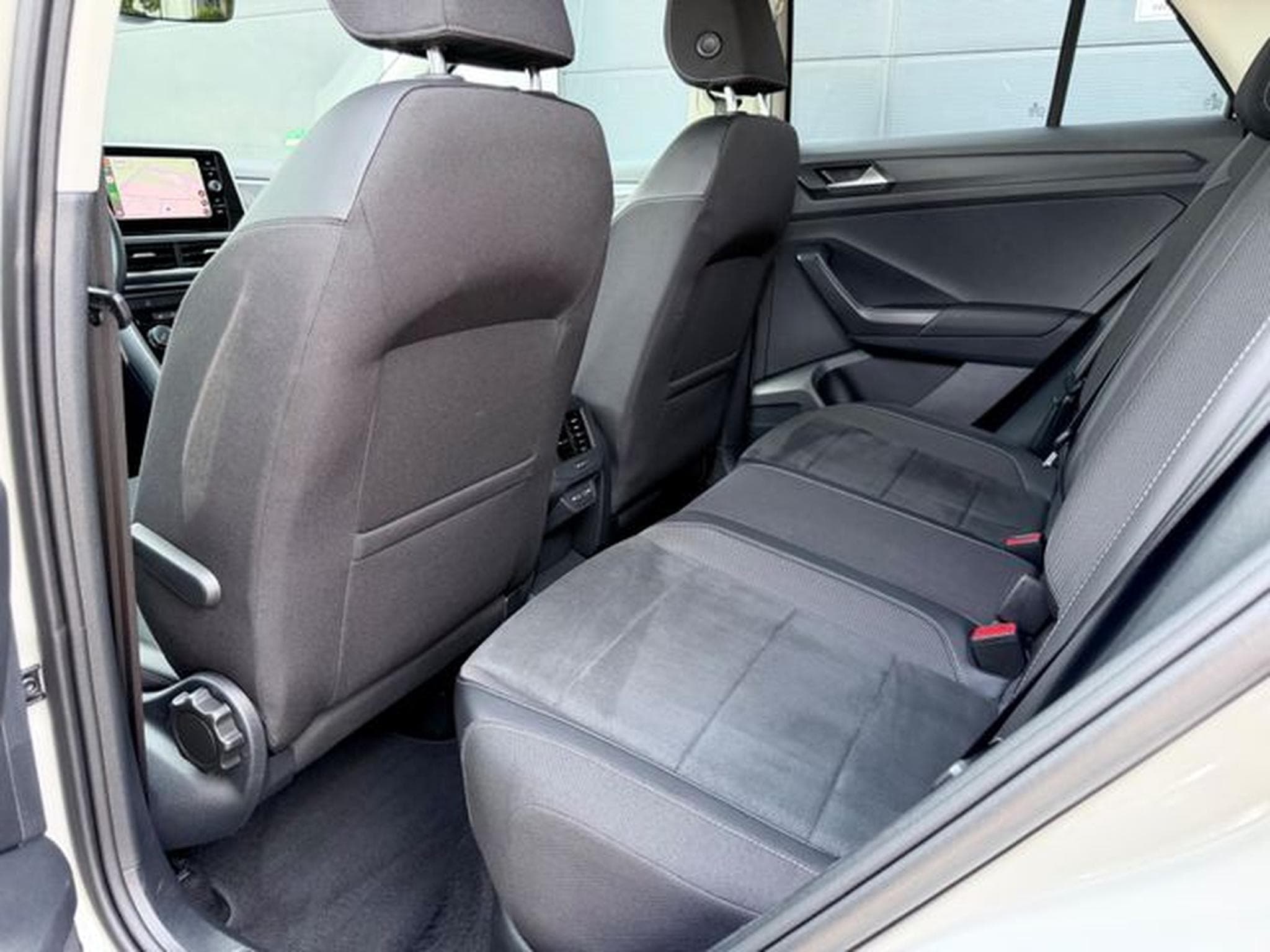 VW T-Roc T-Roc 1.5 TSI /LED/ACC/CARPLAY/1.HAND/GARANTIE/ (2025) - Foto 14
