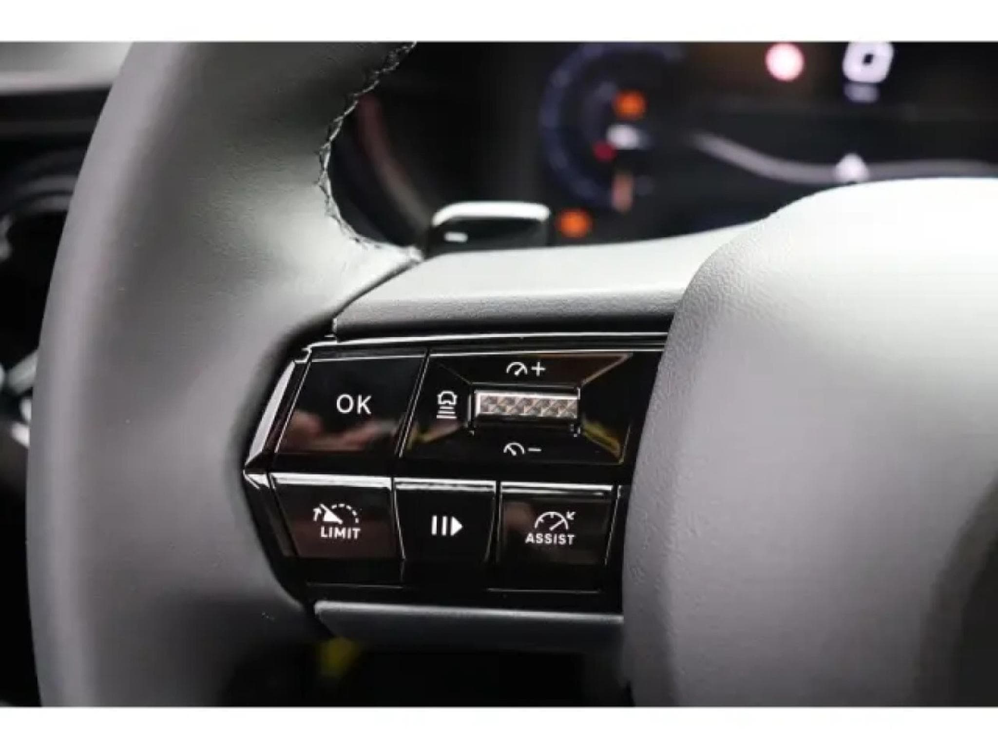 Alfa-Romeo Junior Ibrida 1.2 VGT Q4 (2025) - Photo 12