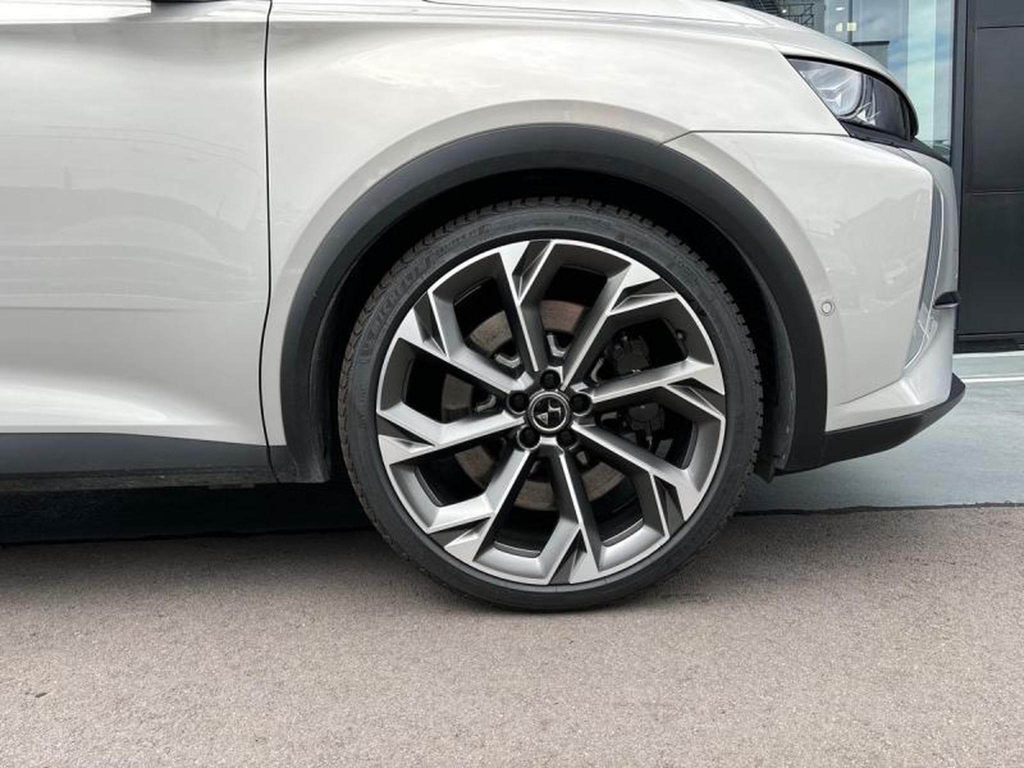 DS Automobiles DS7 E-TENSE 4x4 360ch Opera (2024) - Photo 6
