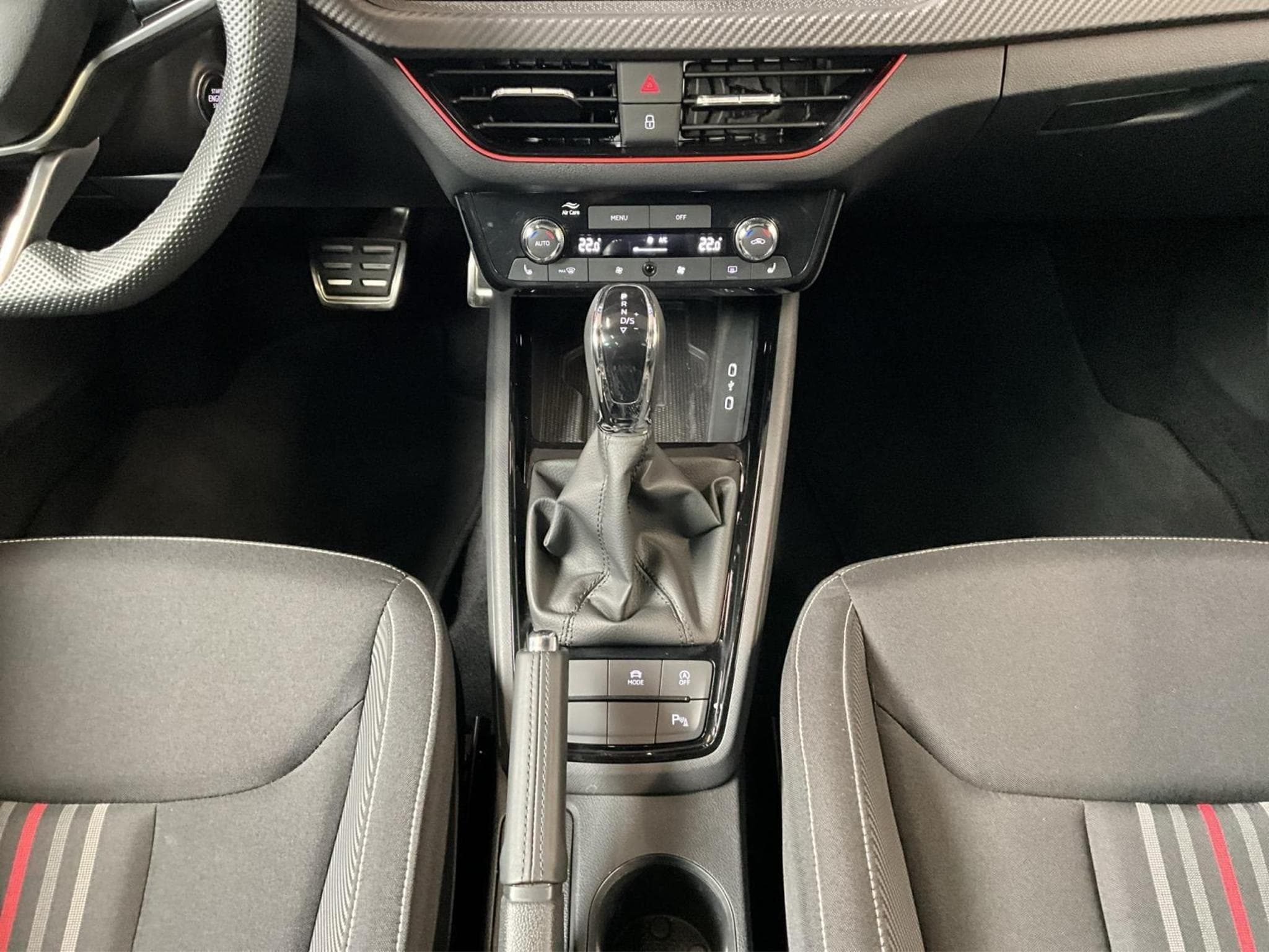 Skoda Kamiq Monte-Carlo+DSG+Led+Pano+Navi+DAB+ (2025) - Foto 14