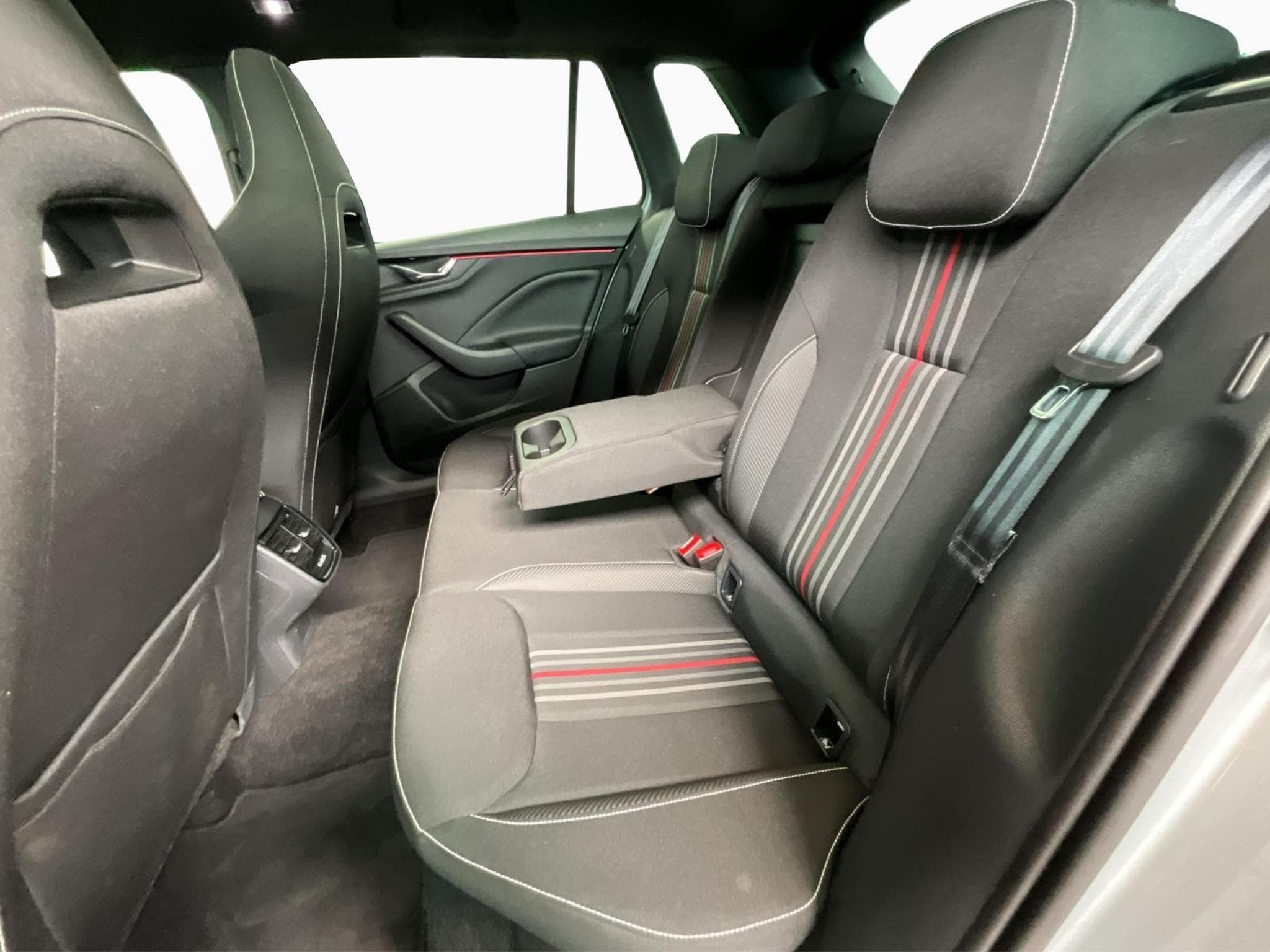 Skoda Kamiq Monte-Carlo+DSG+Led+Pano+Navi+DAB+ (2025) - Foto 18