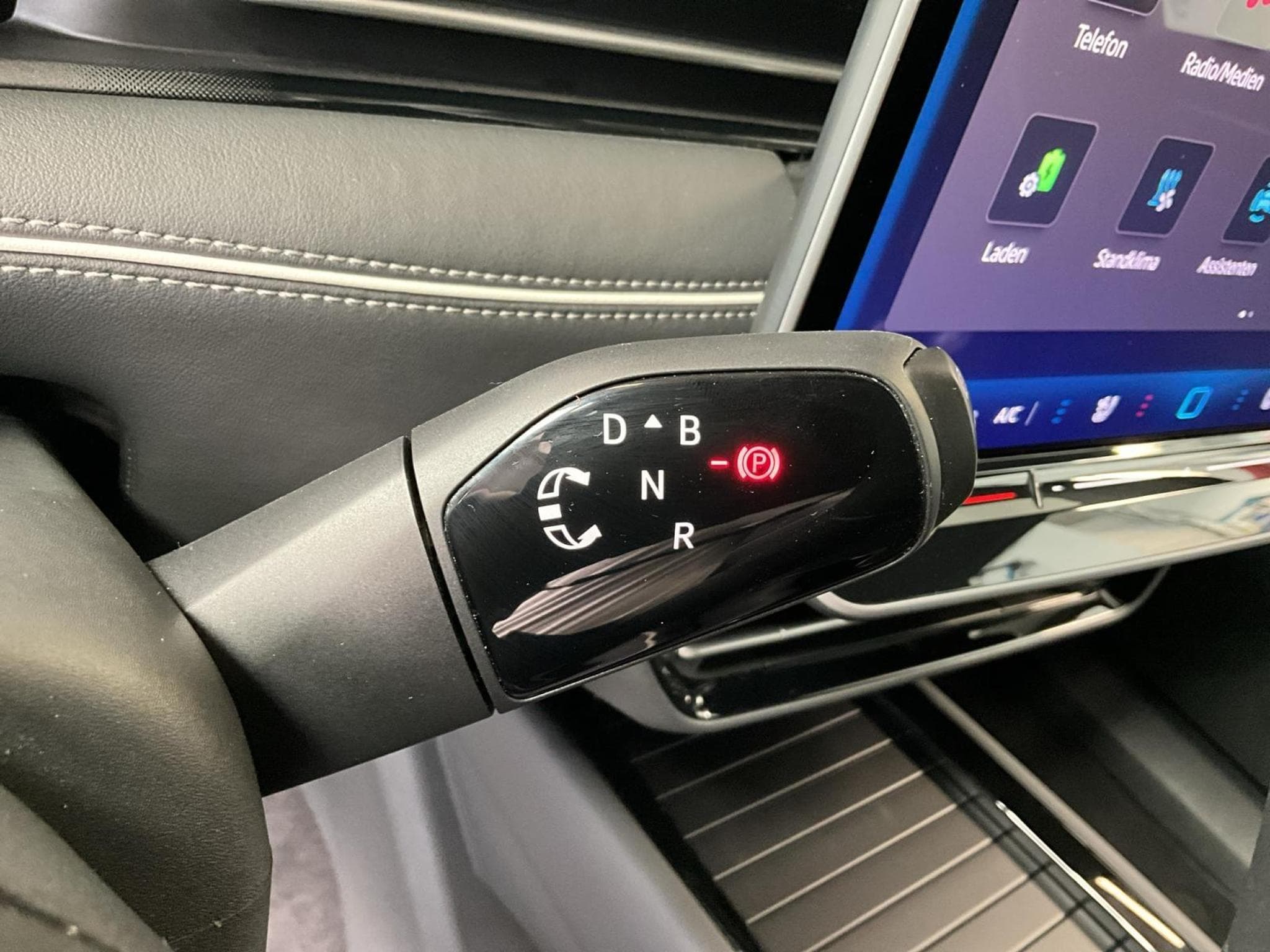 VW ID.7 77kWh+Tourer-Pro+Black-Style+IQ-Drive+P.Confort+AHK (2025) - Photo 15