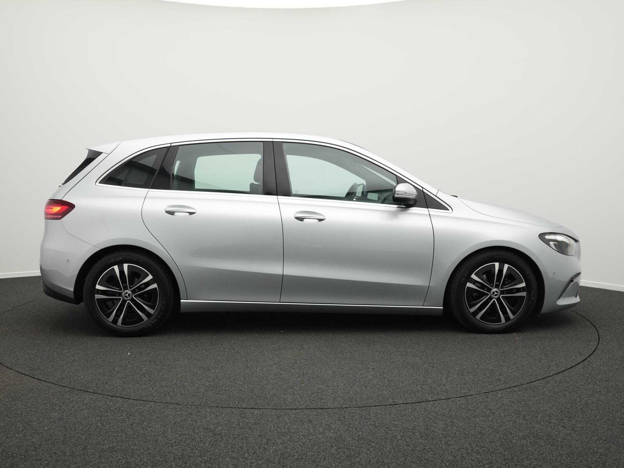 Mercedes B 180 d LED+Kamera+Apple+MBUX (2025) - Foto 5