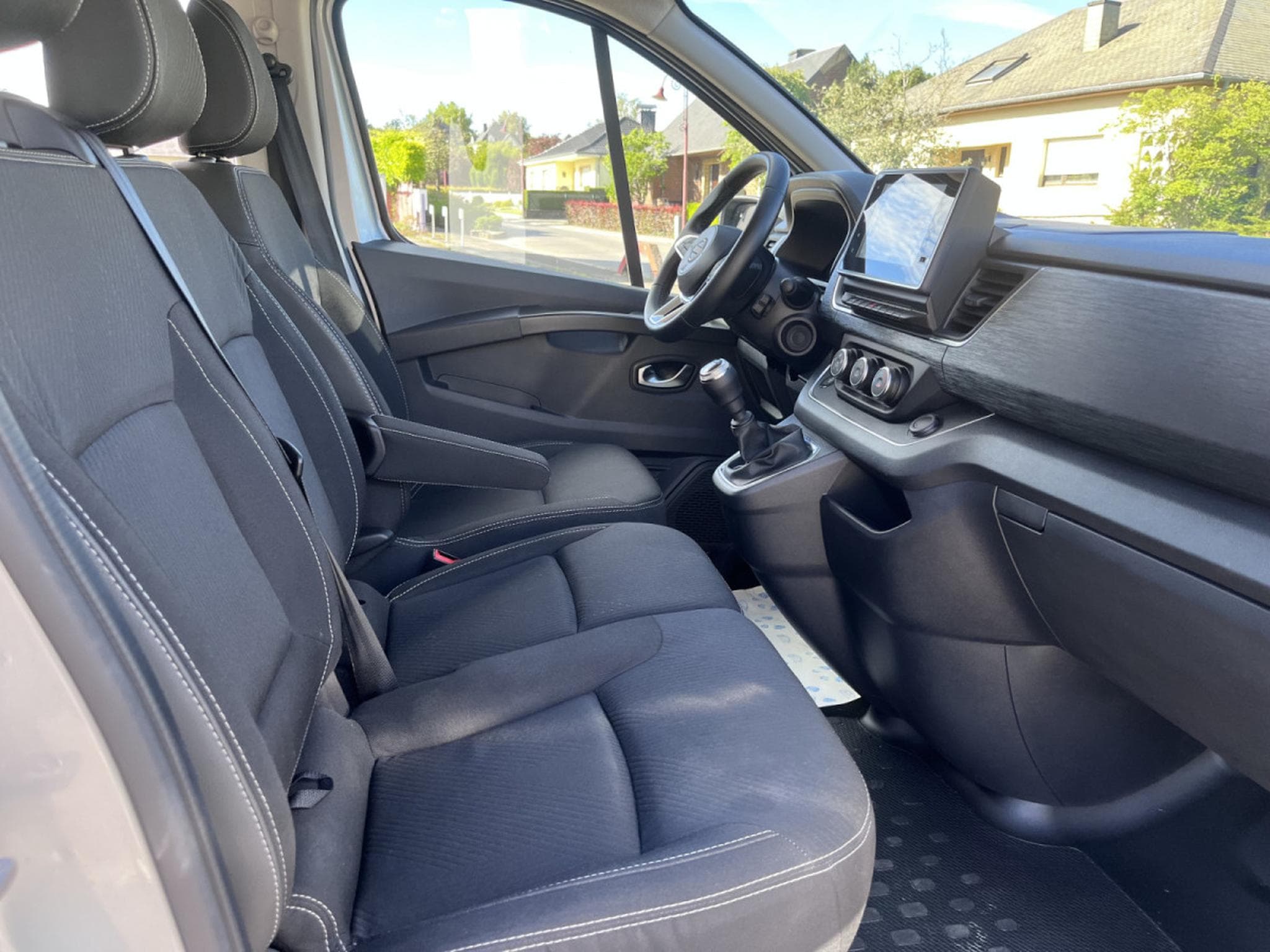 Nissan Primastar 2.0dci Tekna 110kw L2H1 3,0t Navi Camera Carplay 9 places (2025) - Photo 3