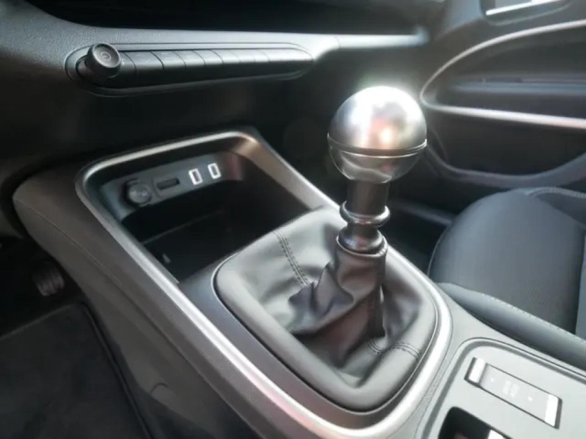 Jeep Avenger Summit 1.2 (2026) - Photo 25