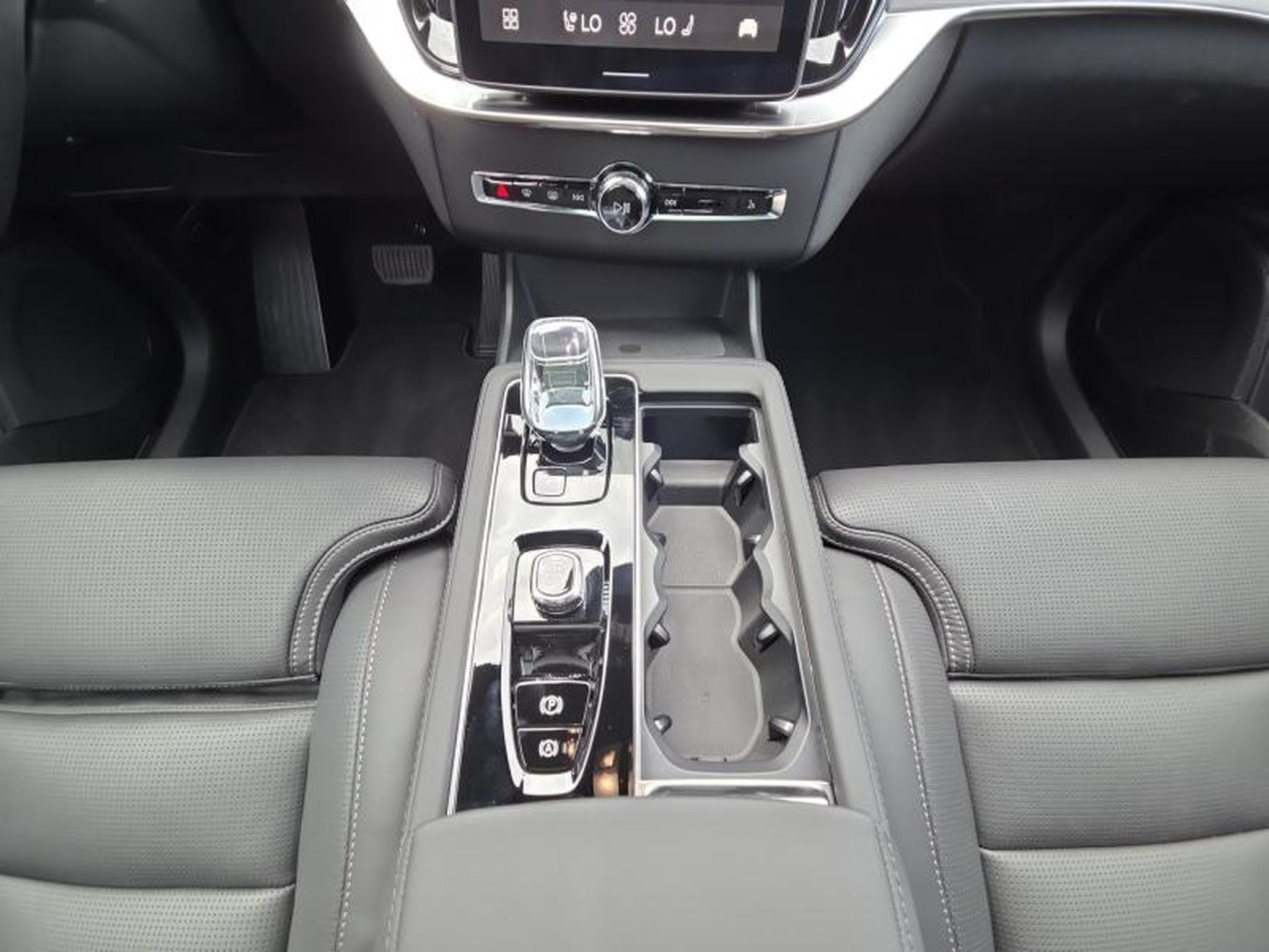 Volvo XC90 T8 BLACK EDITION ULTRA AWD 2027 / Hybride (2026) - Photo 11