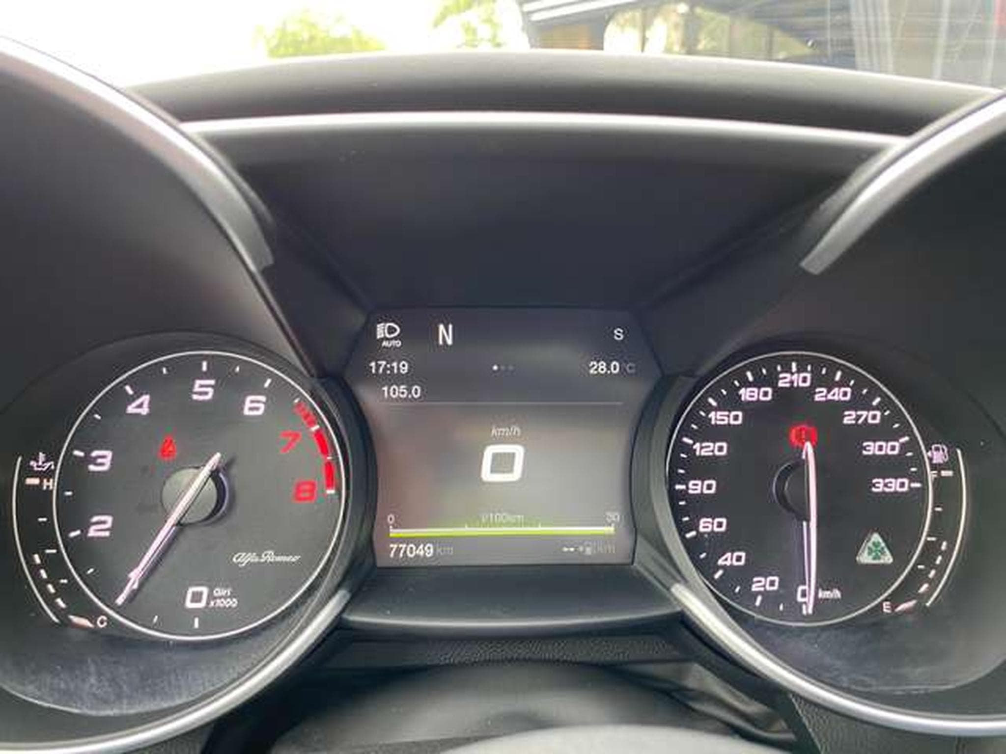 Alfa-Romeo Giulia Giulia 2.9 V6 Bi-Turbo Quadrifoglio (2017) - Photo 15