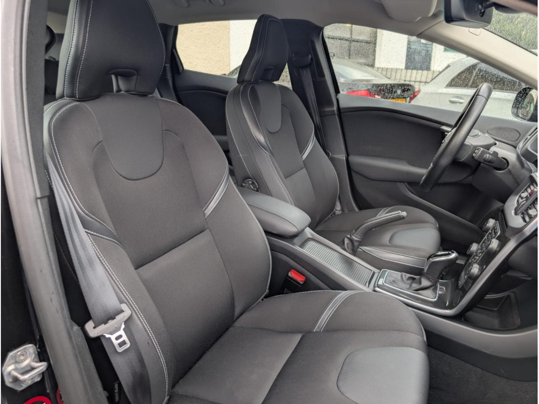 Volvo V40 D3 150 CH BOITE AUTOMATIQUE (2018) - Photo 11
