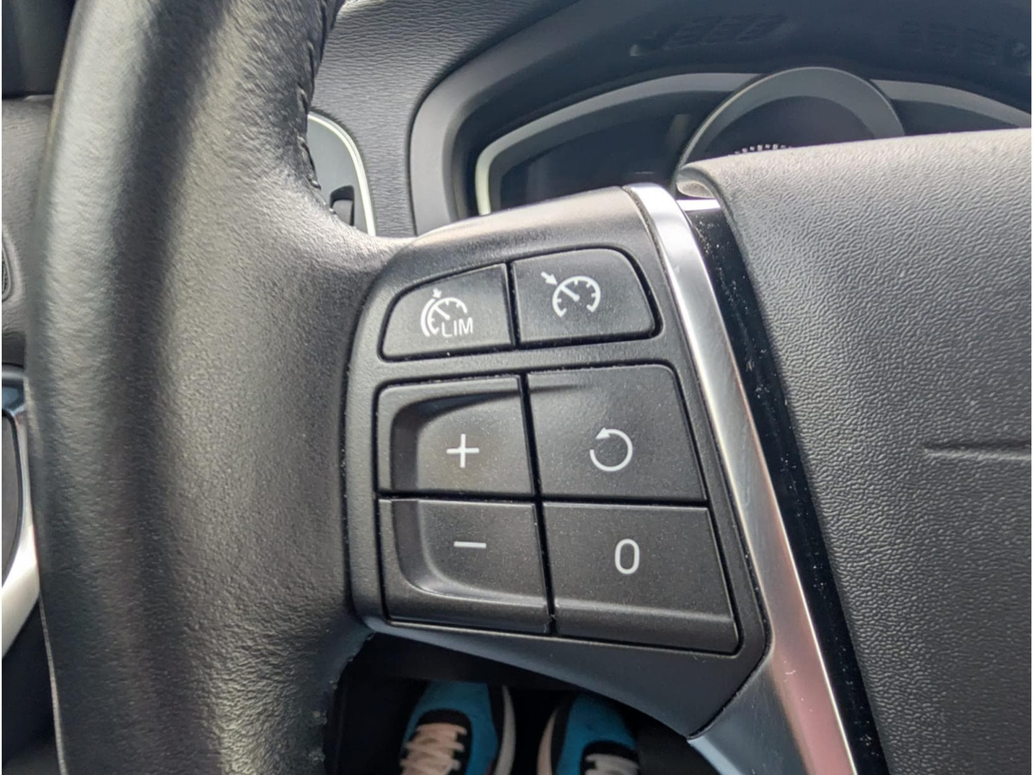 Volvo V40 D3 150 CH BOITE AUTOMATIQUE (2018) - Photo 13