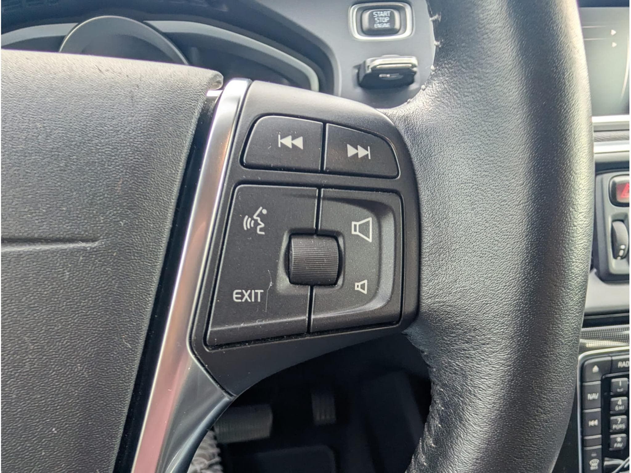 Volvo V40 D3 150 CH BOITE AUTOMATIQUE (2018) - Photo 14