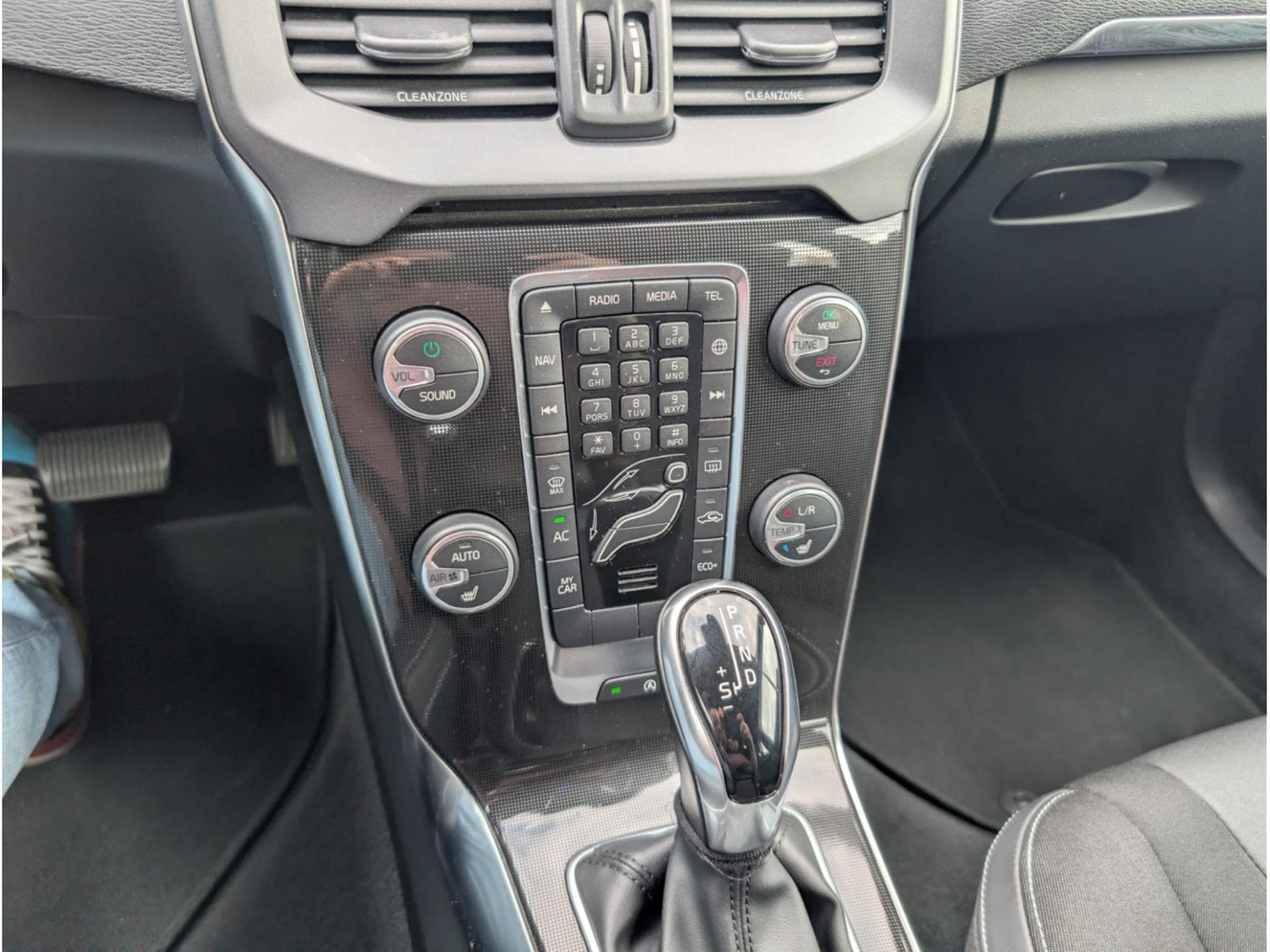 Volvo V40 D3 150 CH BOITE AUTOMATIQUE (2018) - Photo 20