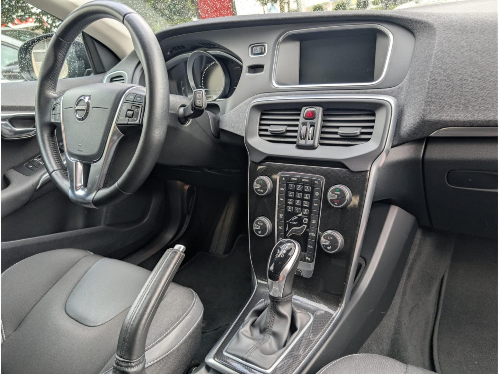 Volvo V40 D3 150 CH BOITE AUTOMATIQUE (2018) - Photo 5
