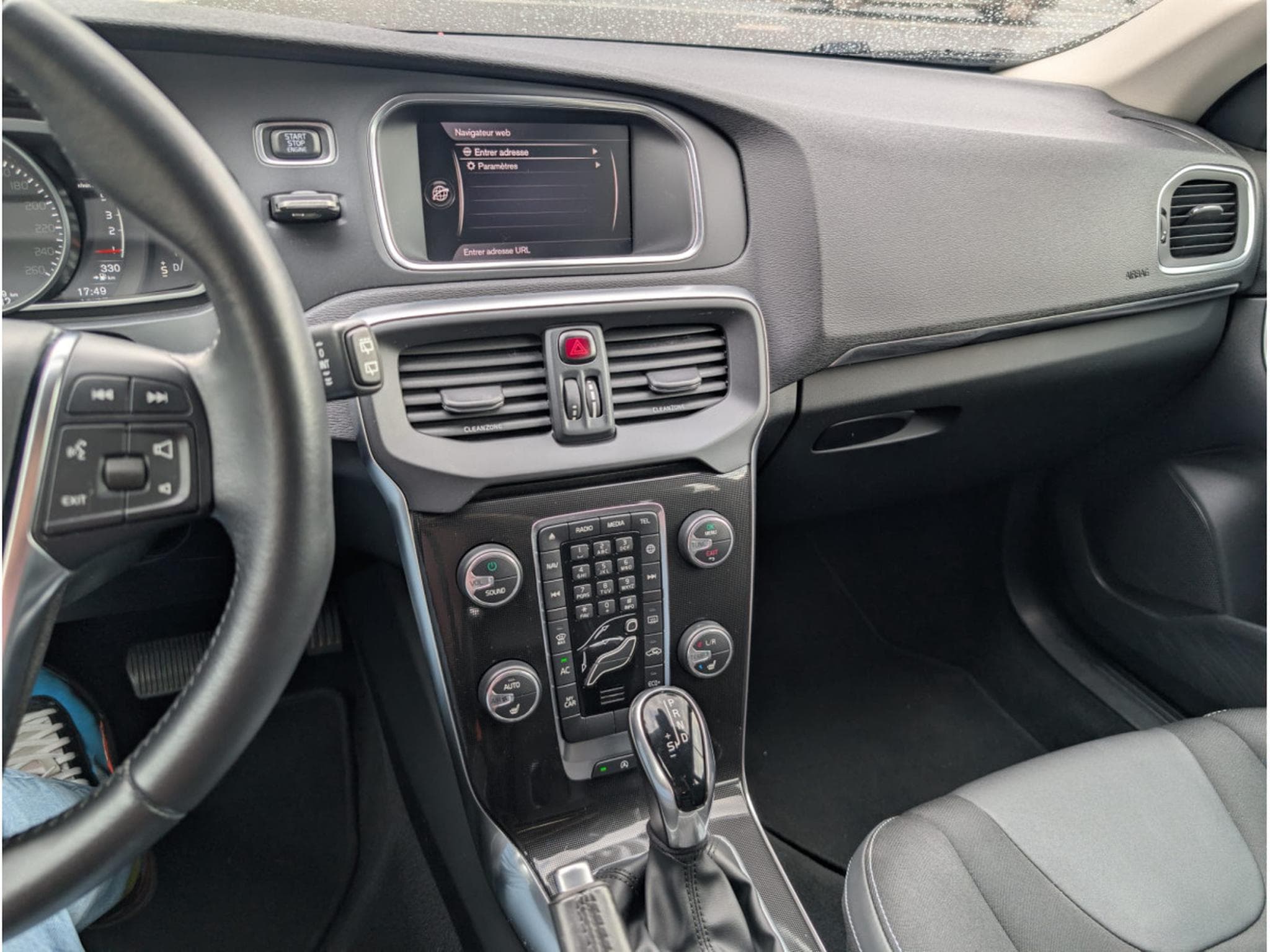 Volvo V40 D3 150 CH BOITE AUTOMATIQUE (2018) - Photo 6