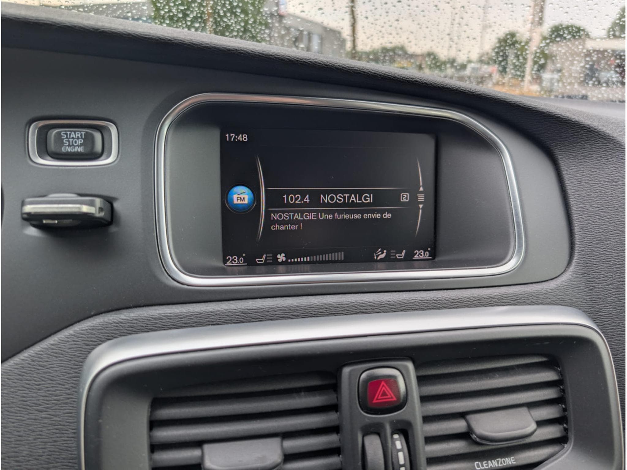 Volvo V40 D3 150 CH BOITE AUTOMATIQUE (2018) - Photo 8