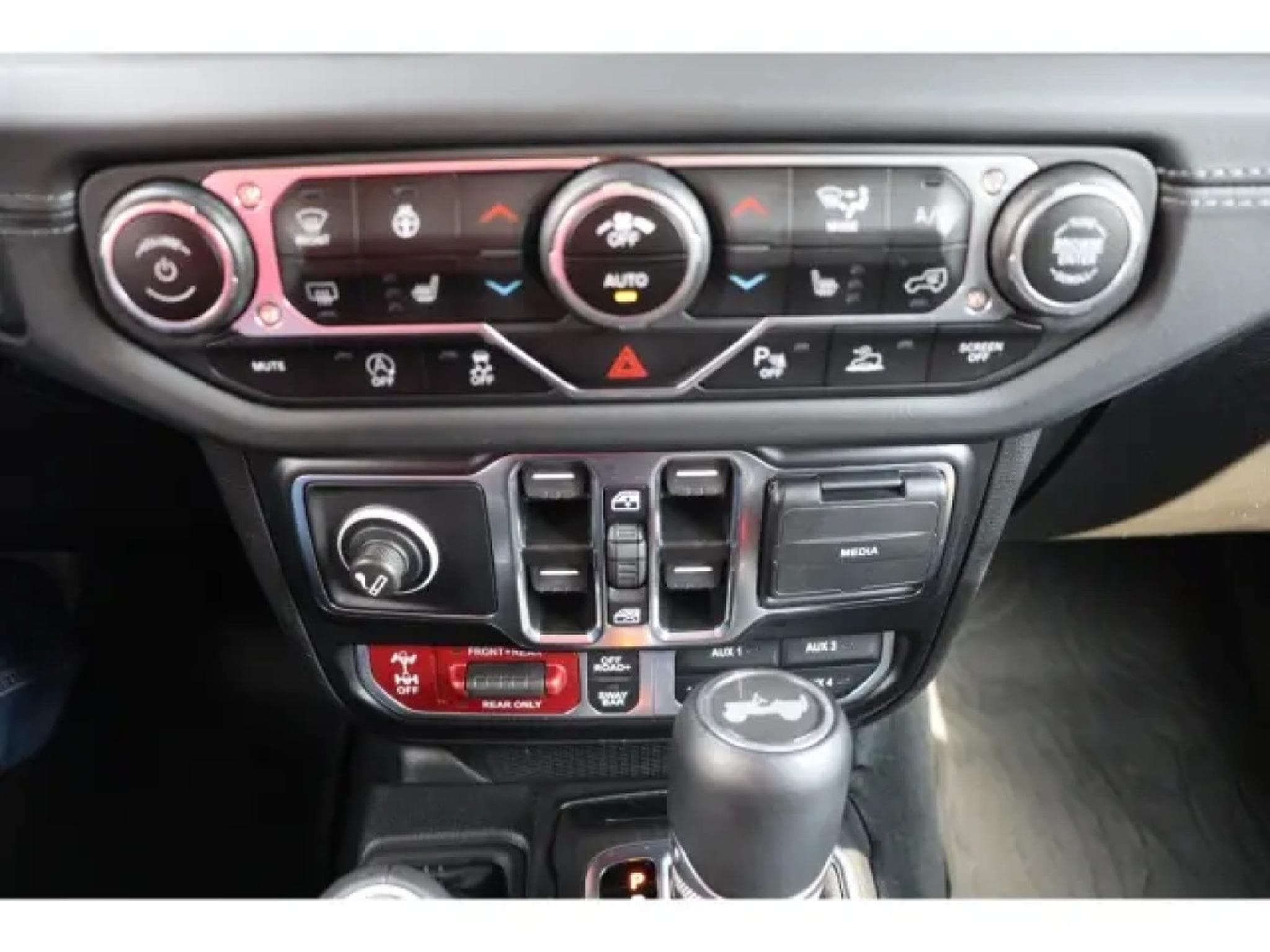 Jeep Wrangler RUBICON 2.0l T-GDI (2025) - Photo 23