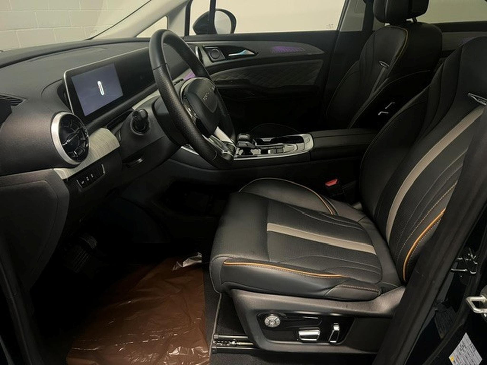 Forthing U-Tour 1.5 T-GDI 7PLACES DCT AUTO (2024) - Photo 7