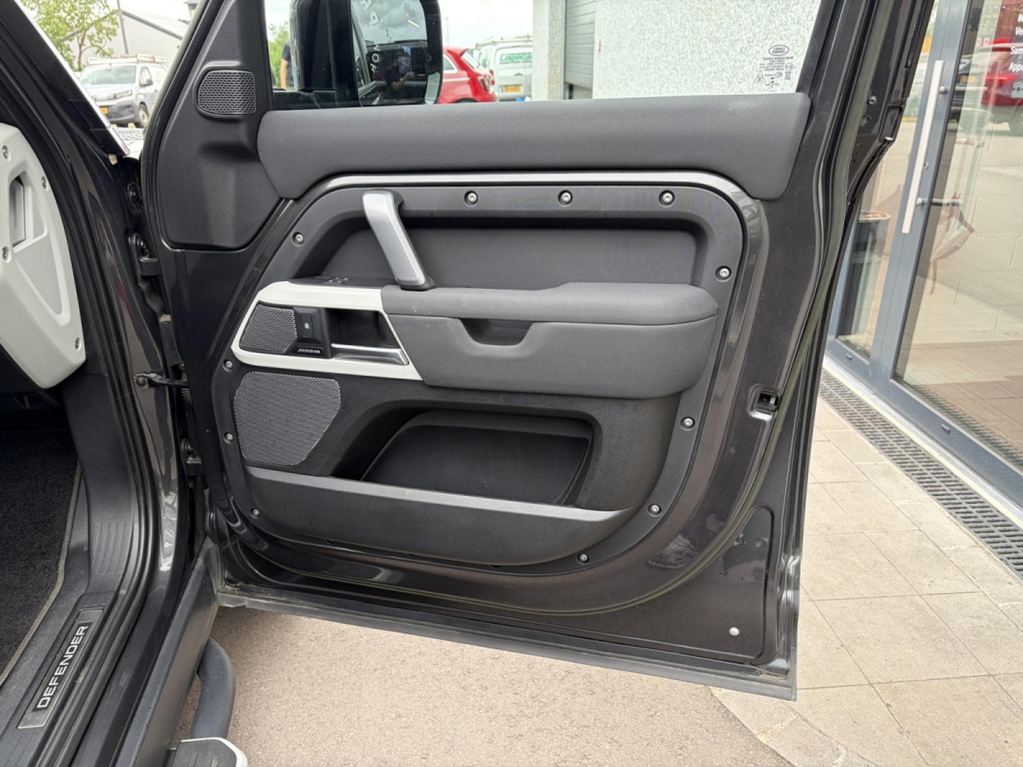 Land-Rover Defender Defender 110 Hybrid X-Dynamic SE/CARPATHIAN (2023) - Photo 25