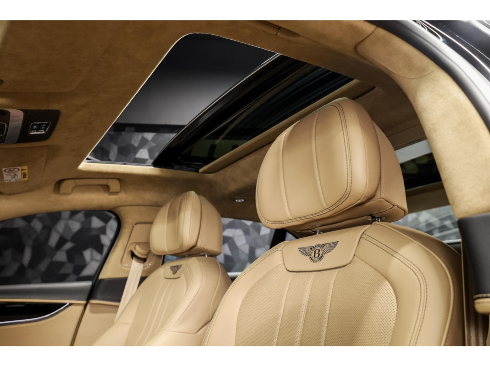 Bentley Flying Spur V8 (2021) - Foto 21