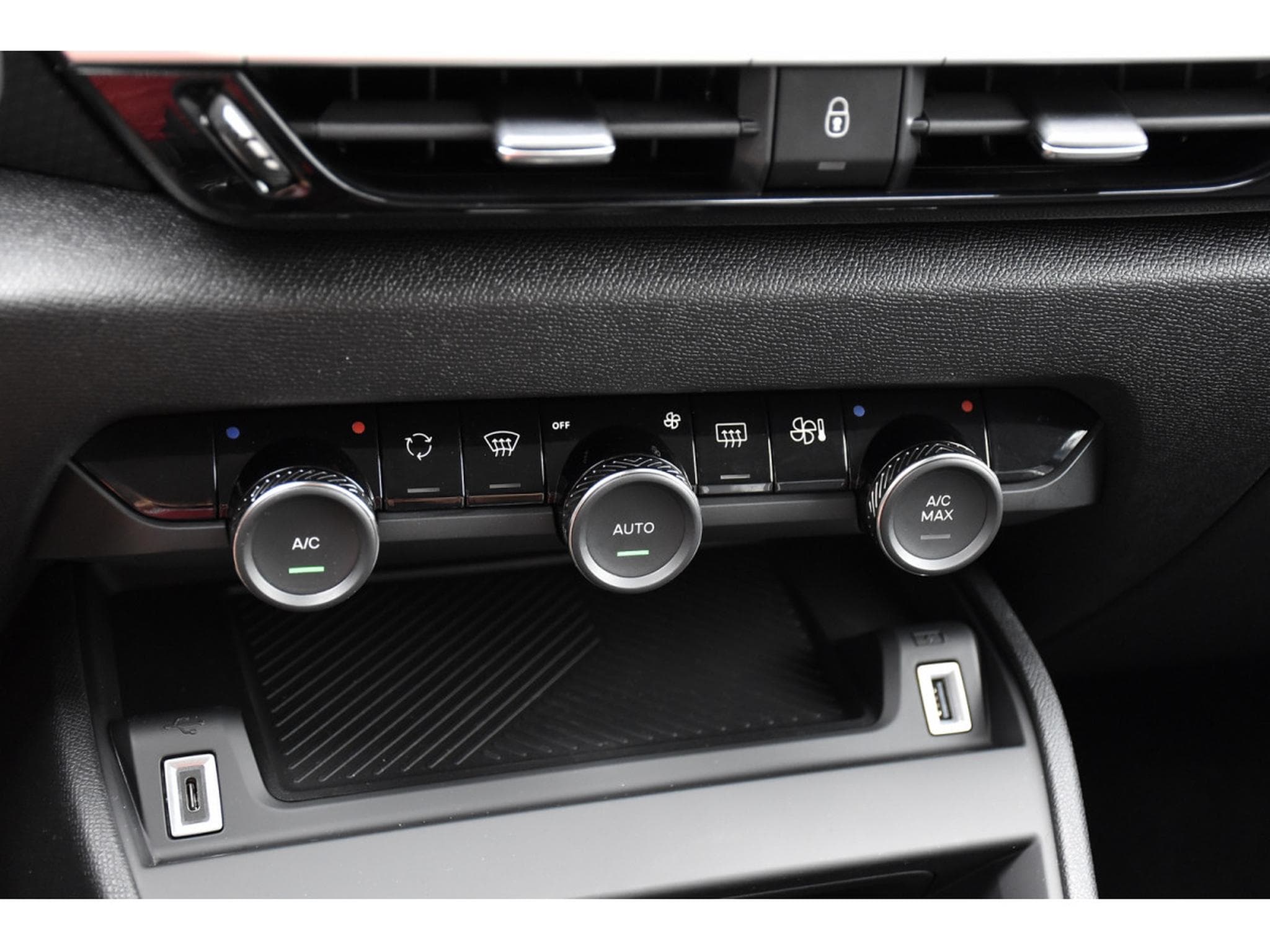 Citroën C4 X 1.2 MHEV 145 e-DCS6 Max ACC SIDE LANE GPS CAM 1° MAIN (2025) - Photo 21