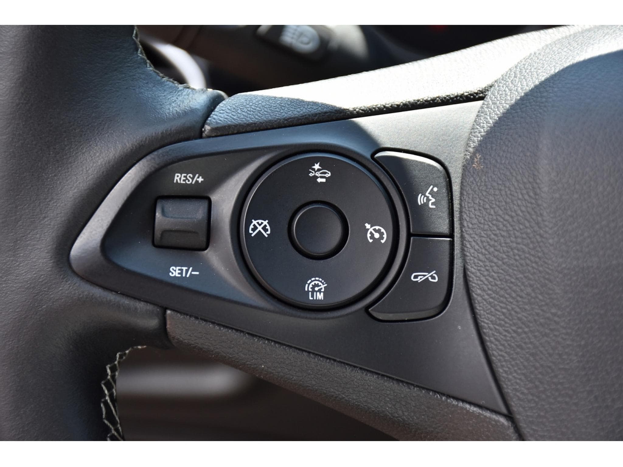 Opel Astra 1.4 Turbo CUIR GPS LANE SIDE CAM PARK LED 1° MAIN (2019) - Foto 20