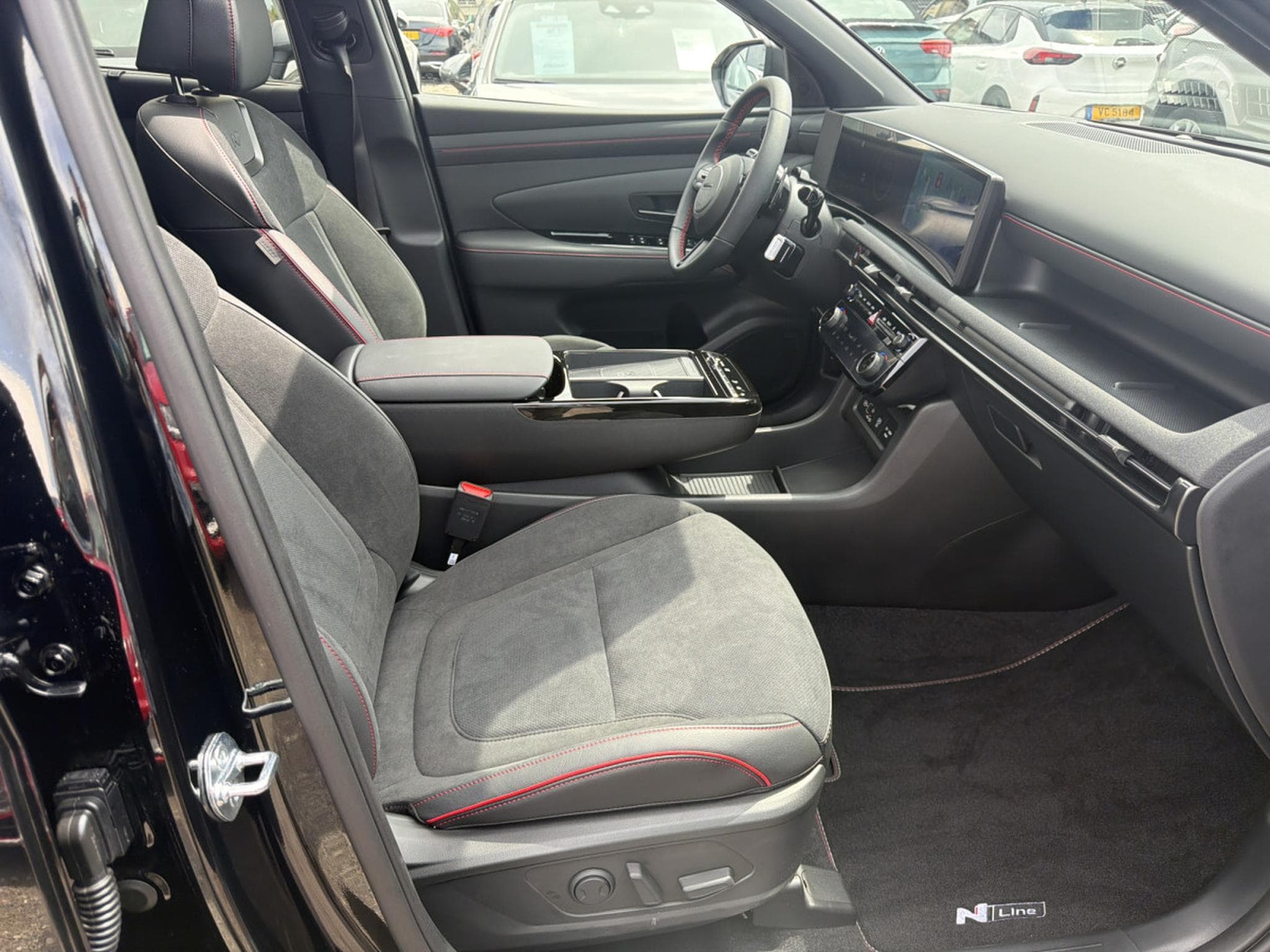 Hyundai Tucson 1.6 T-GDI HEV 6AT Shine Shadow N-LINE 239CV (2026) - Foto 13