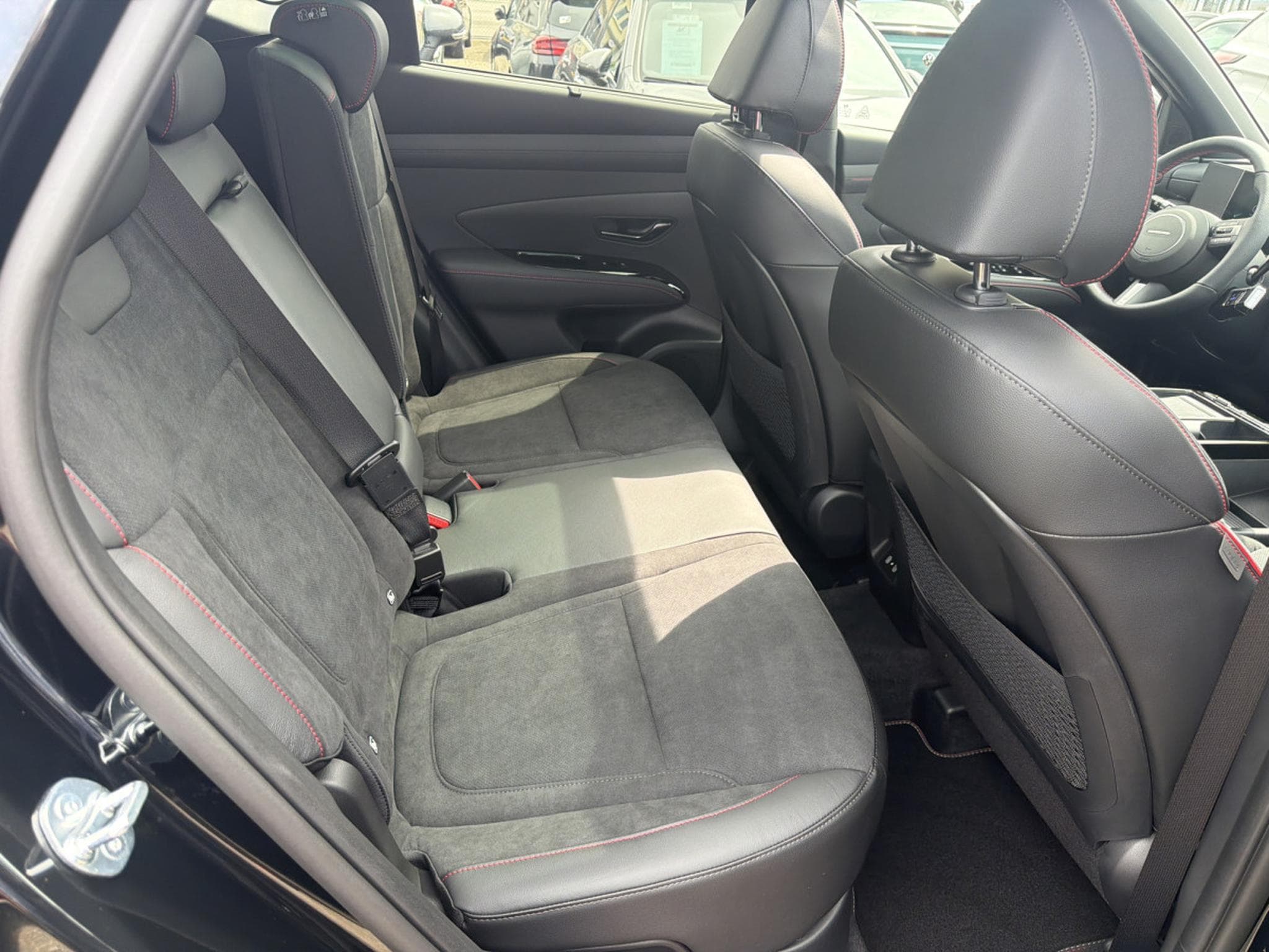 Hyundai Tucson 1.6 T-GDI HEV 6AT Shine Shadow N-LINE 239CV (2026) - Foto 23