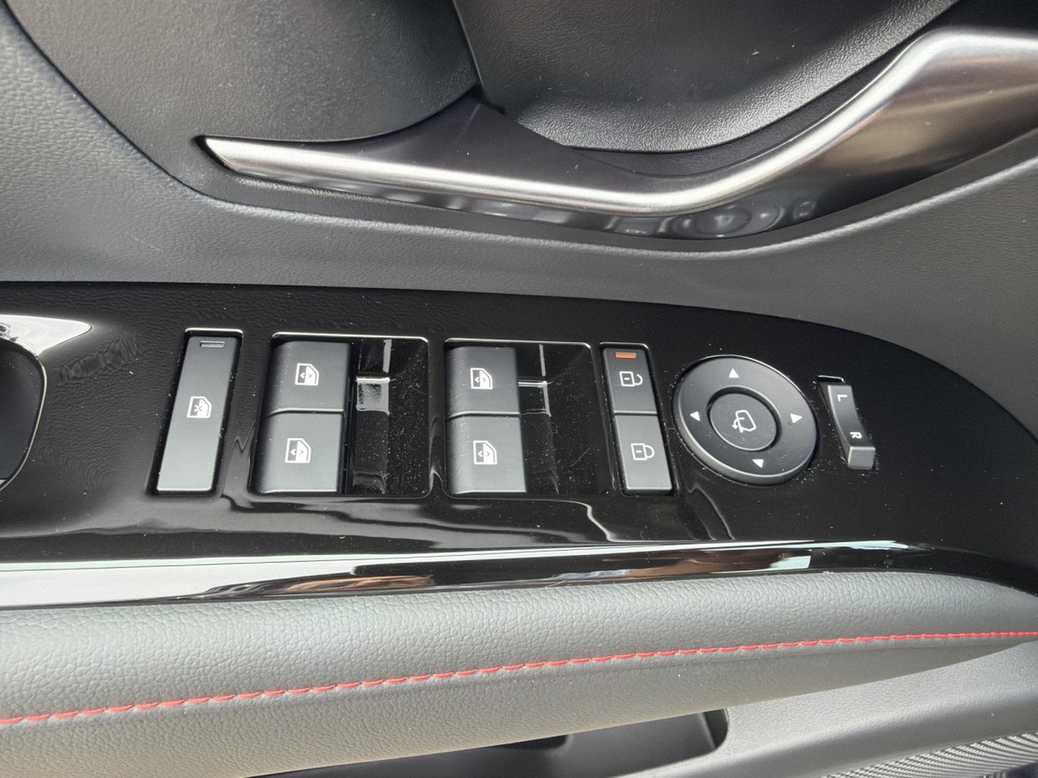 Hyundai Tucson 1.6 T-GDI HEV 6AT Shine Shadow N-LINE 239CV (2026) - Foto 9