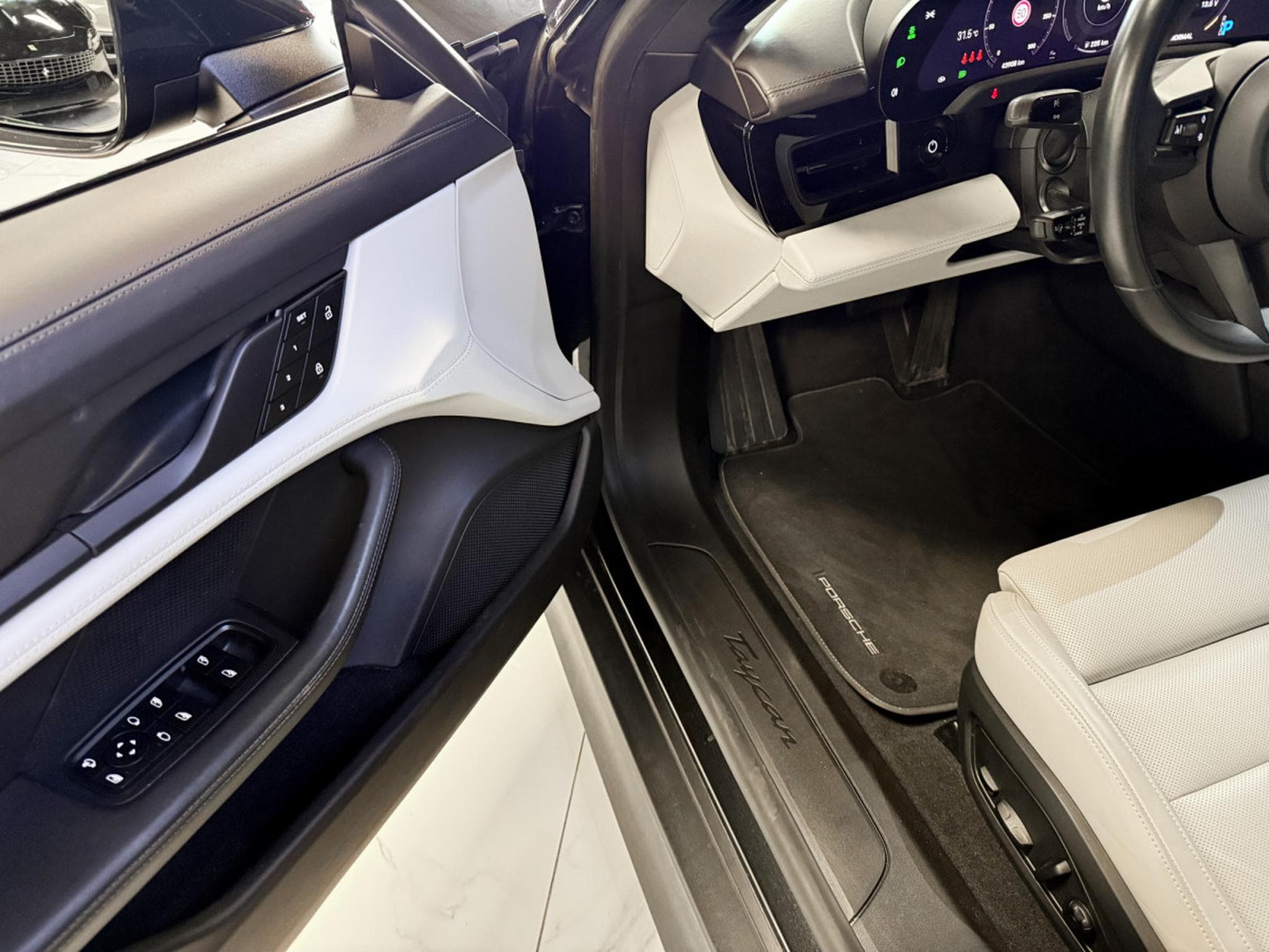 Porsche Taycan Performance Batterie / Sport Chrono / Pano / Dual Screen (2023) - Photo 12