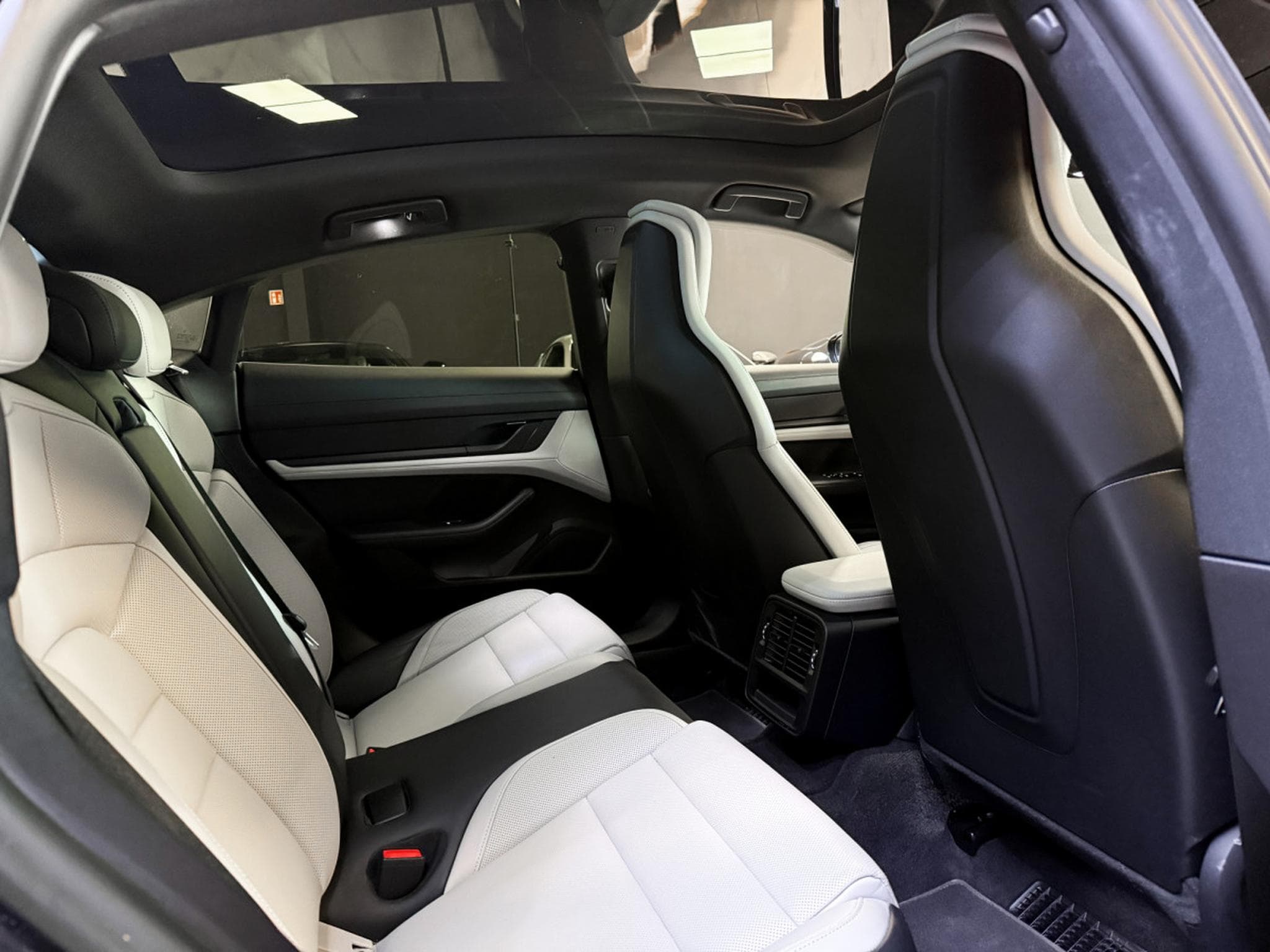 Porsche Taycan Performance Batterie / Sport Chrono / Pano / Dual Screen (2023) - Photo 13