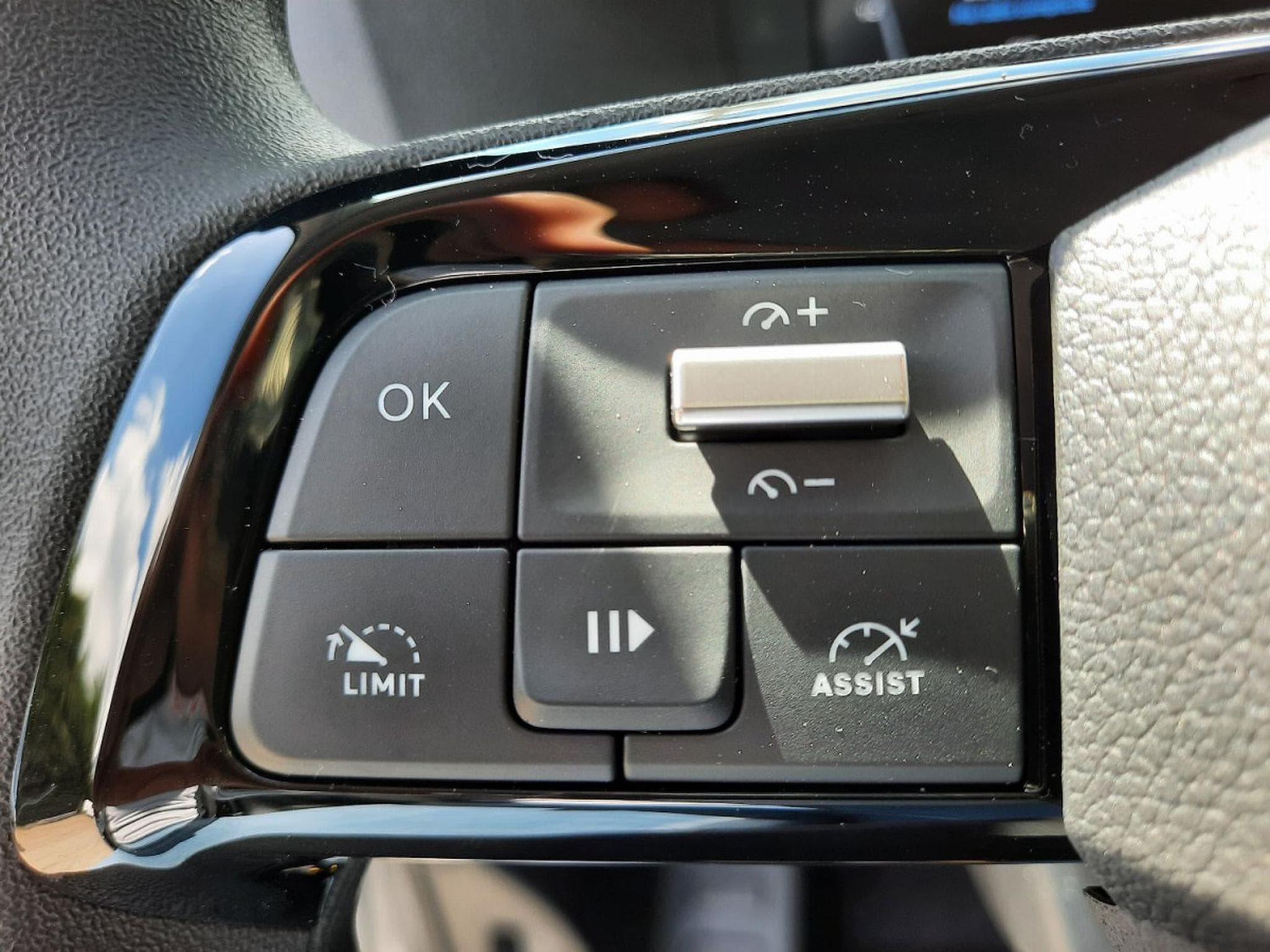 Peugeot Traveller 2.0 BlueHDI 180 AT8 Confort (2026) - Photo 16