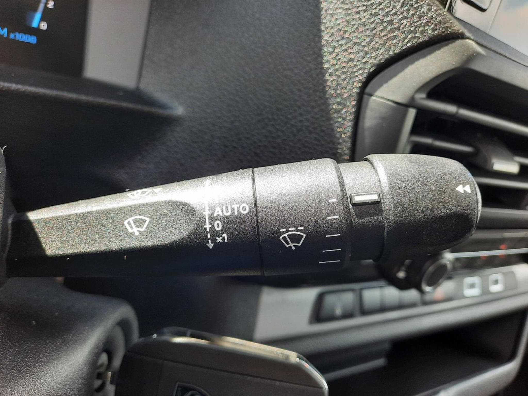 Peugeot Traveller 2.0 BlueHDI 180 AT8 Confort (2026) - Photo 18
