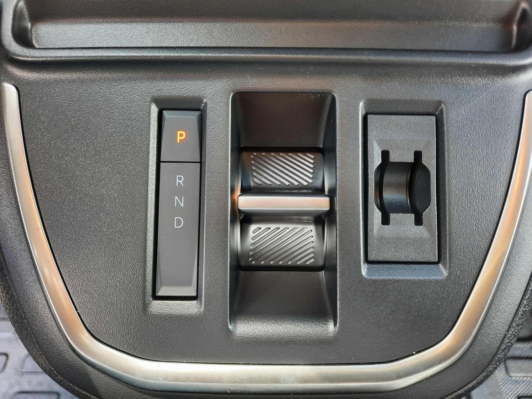 Peugeot Traveller 2.0 BlueHDI 180 AT8 Confort (2026) - Photo 22